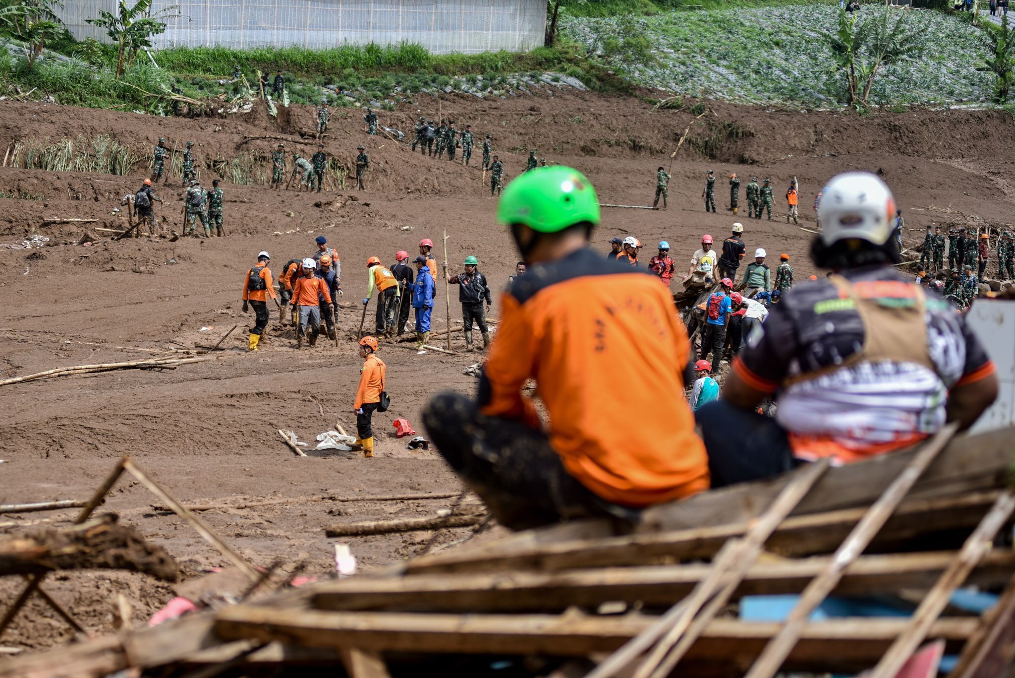 Nach Erdrutsch in Indonesien: Mehr Opfer entdeckt