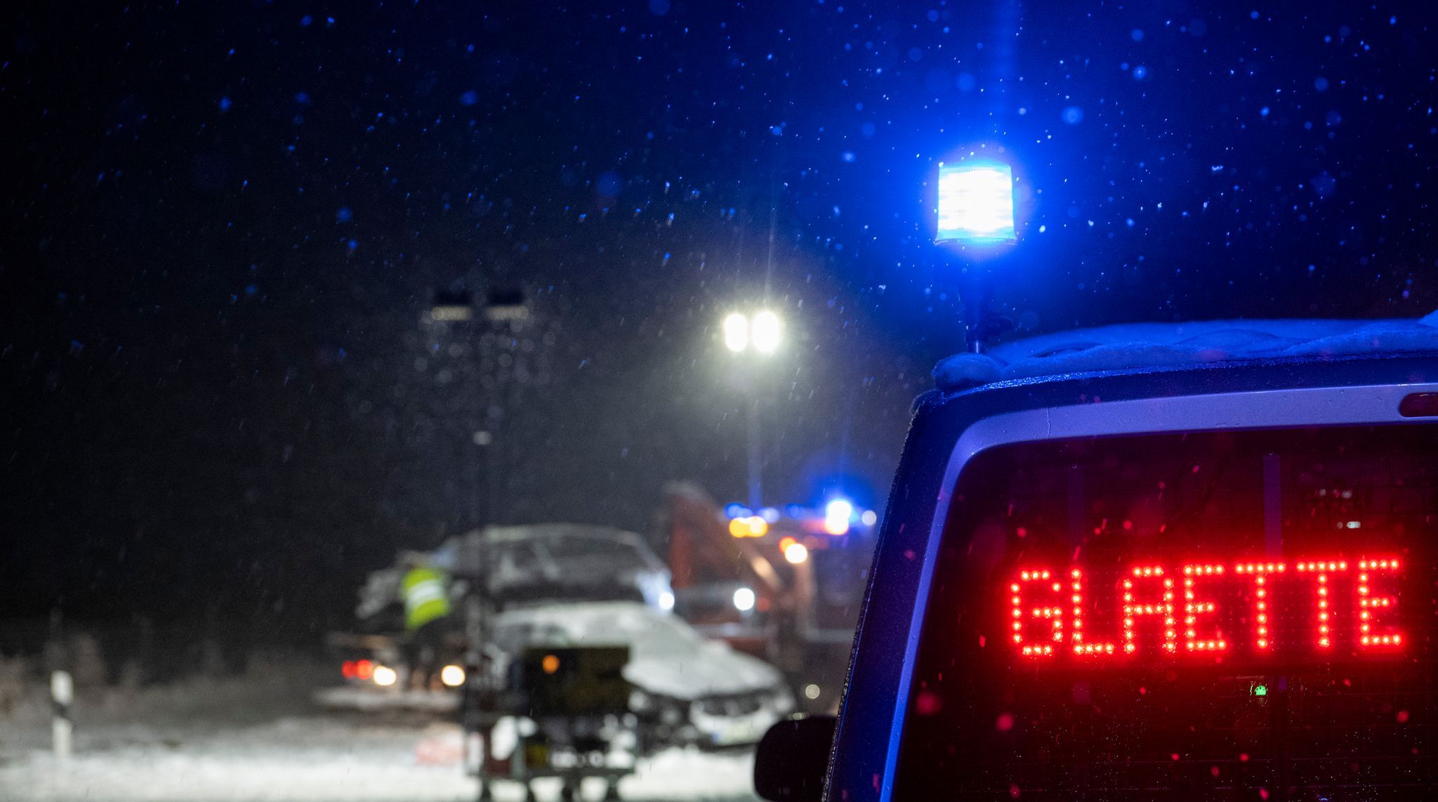 Schneetreiben in Nordbayern – Laster blockieren Autobahnen
