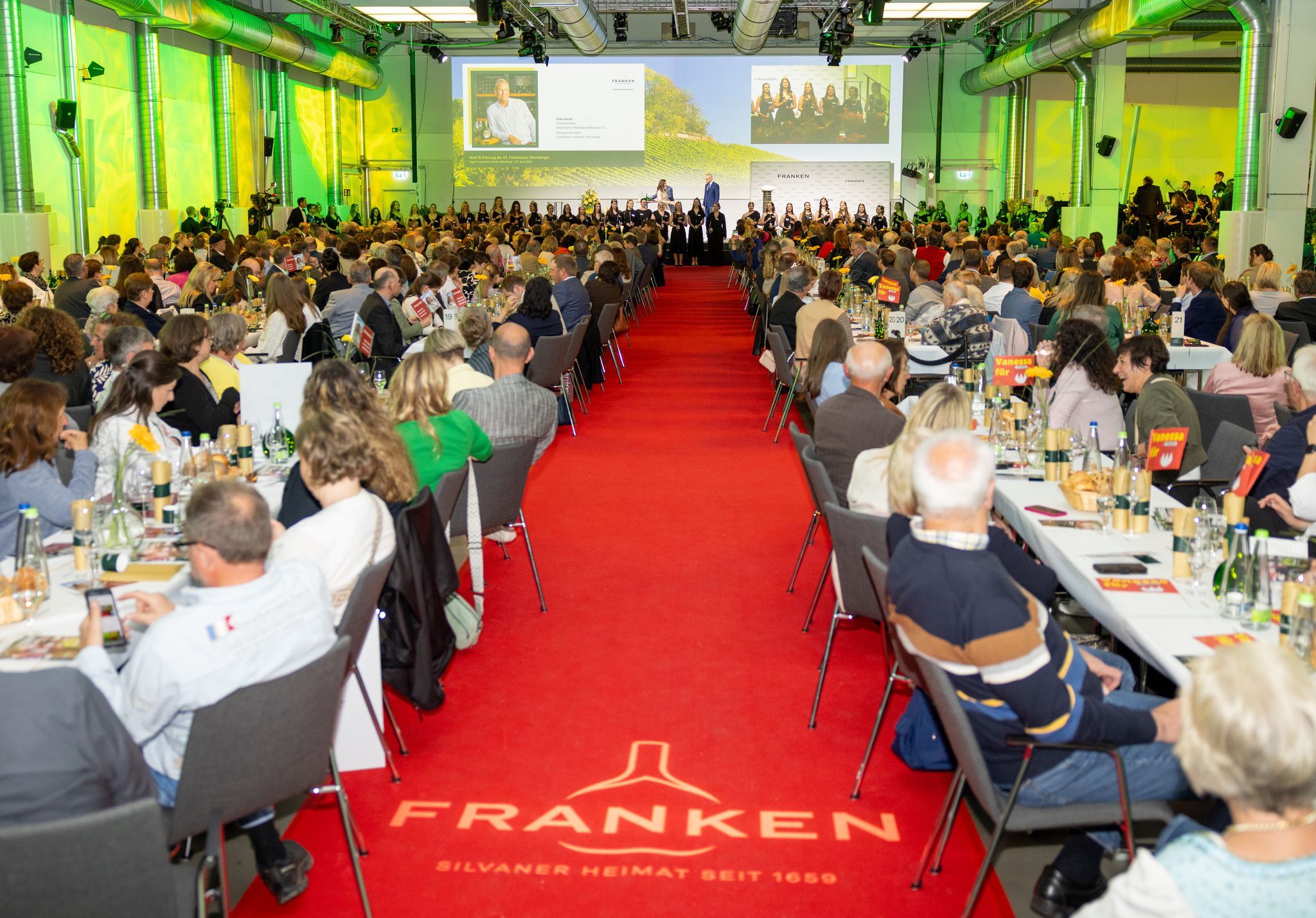 Mann will Fränkische Weinhoheit werden – drei Kandidatinnen