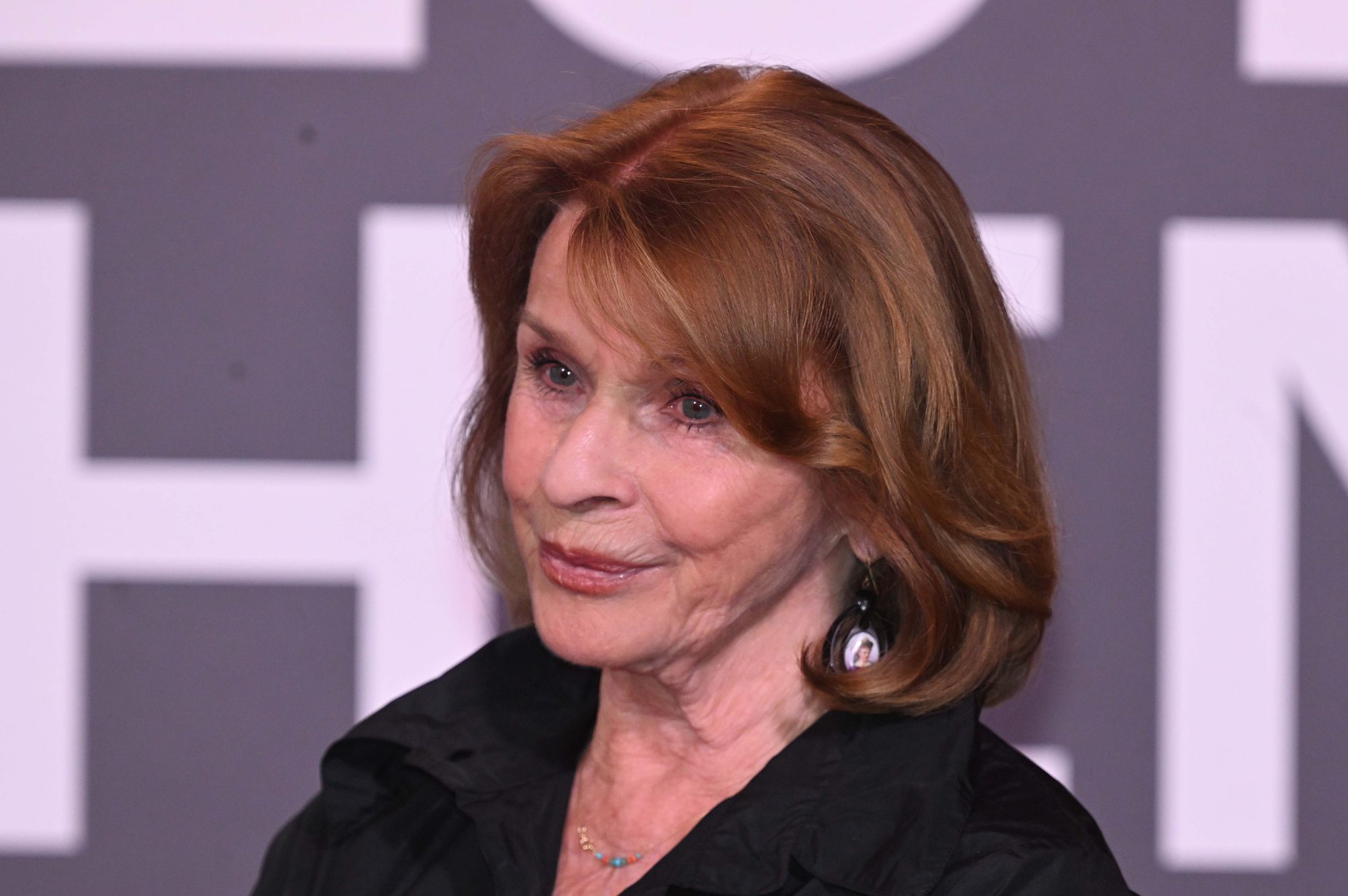 Senta Berger erholt sich – und fiebert mit