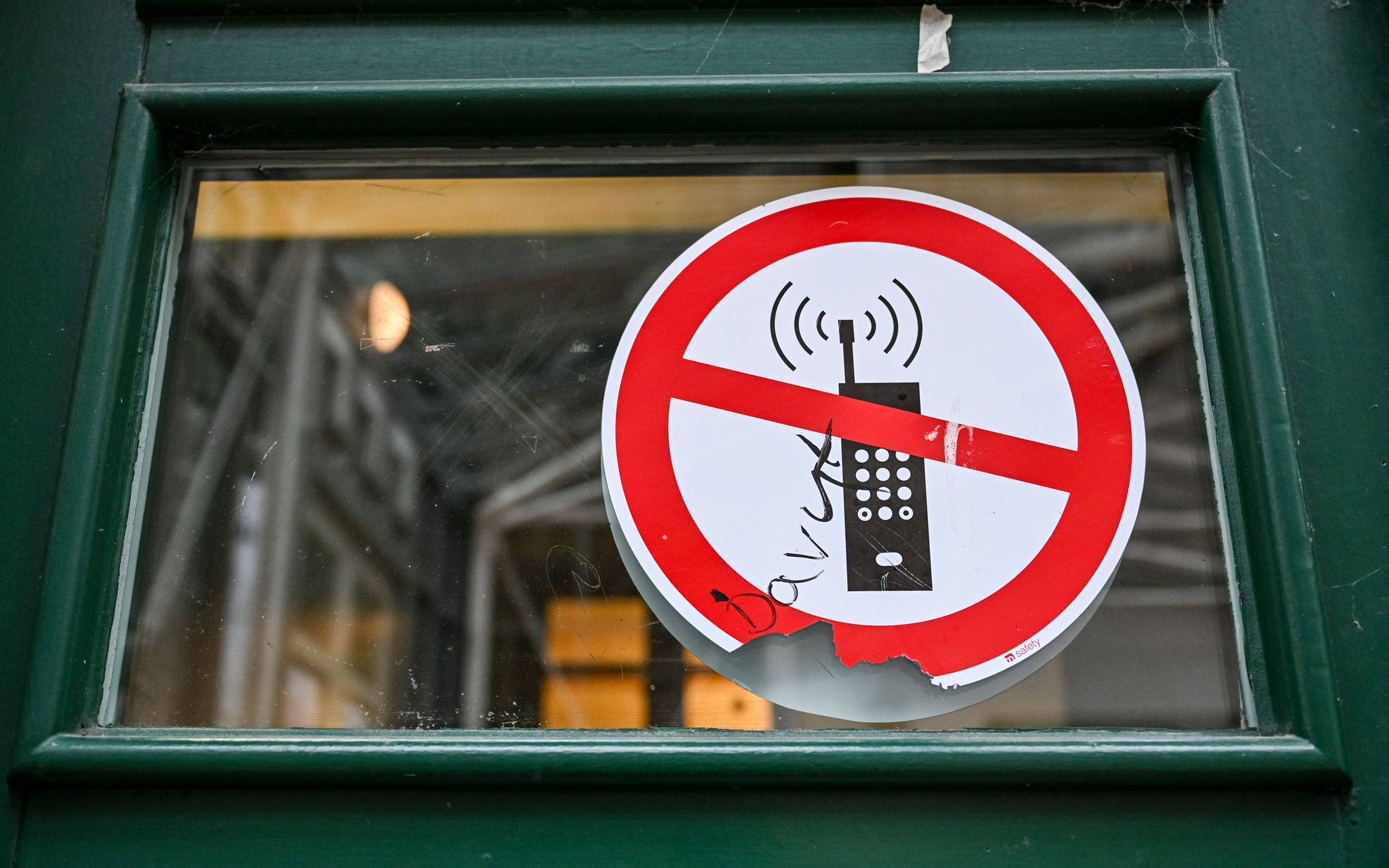 Schluss mit Scrollen: Schweden plant Handyverbot an Schulen