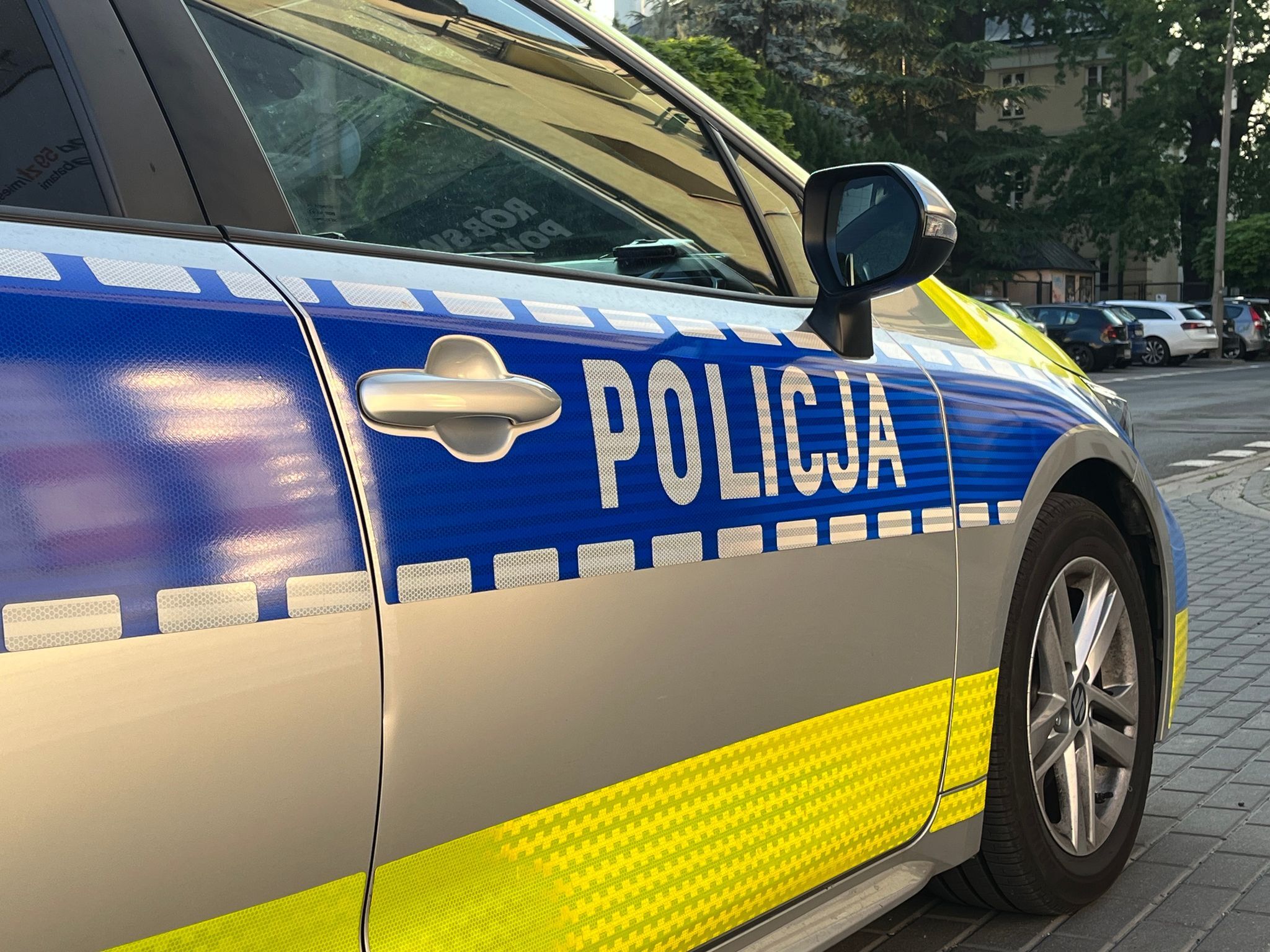 Auto zieht Schlitten – ein Toter, ein Schwerverletzter