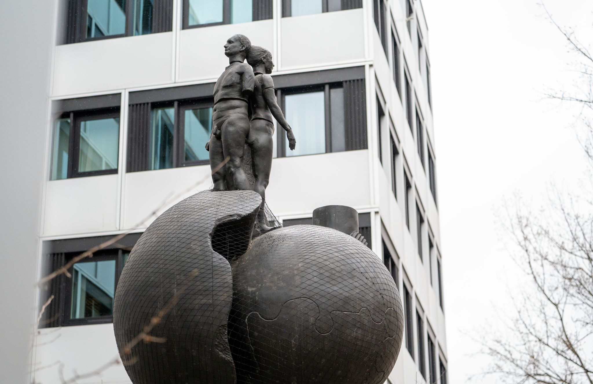 Papiere gegen Geld – Ex-Behördenmitarbeiter verurteilt