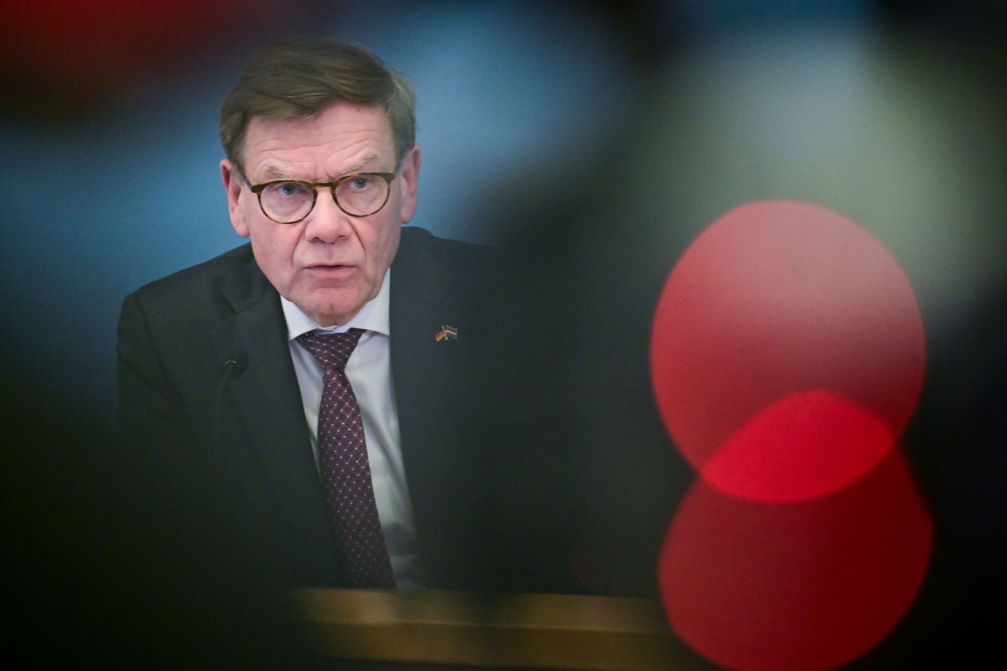 Bundesregierung greift viralen Pinguin von Werner Herzog auf