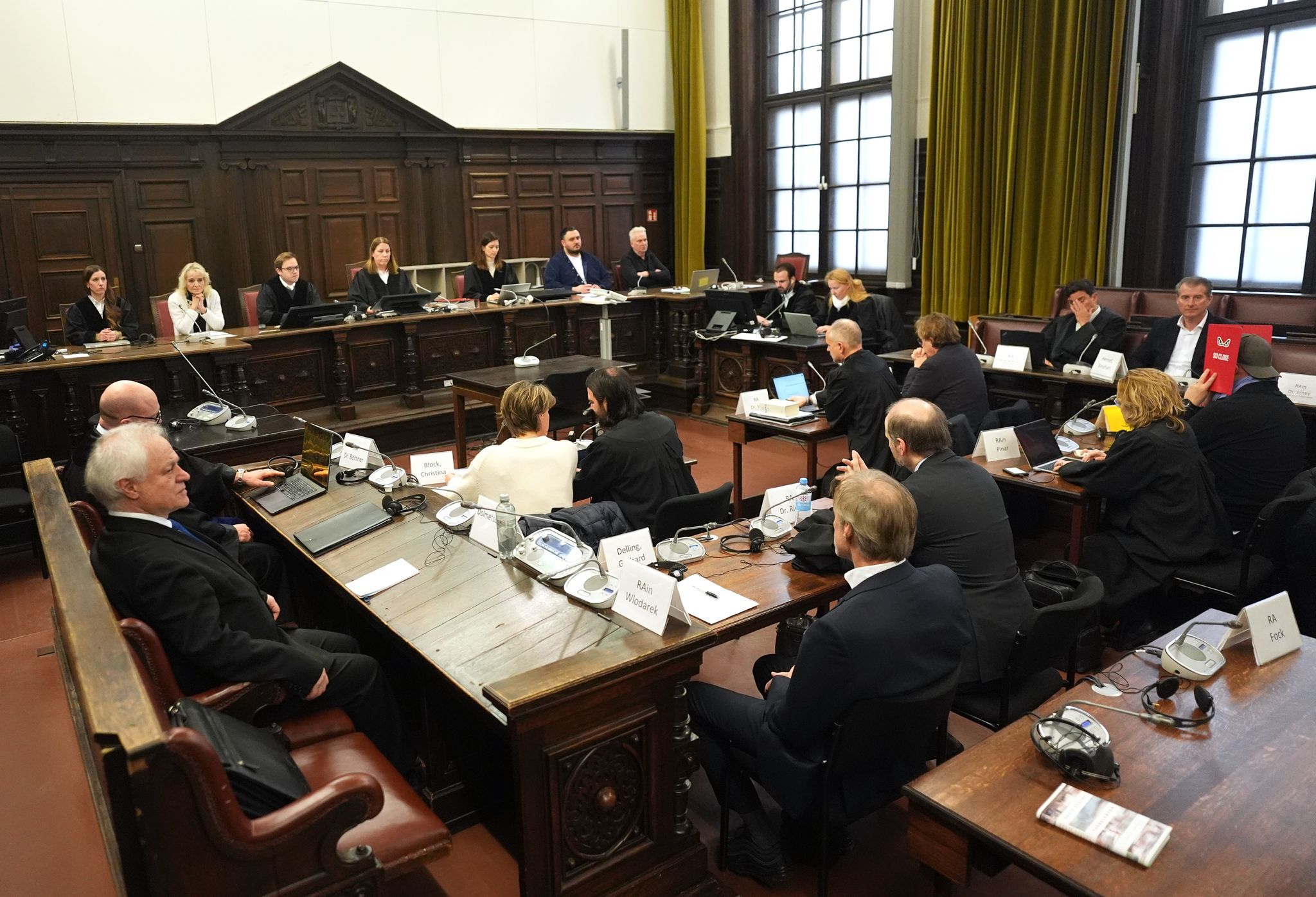 Block-Prozess: Mitangeklagte läuft weinend aus dem Saal