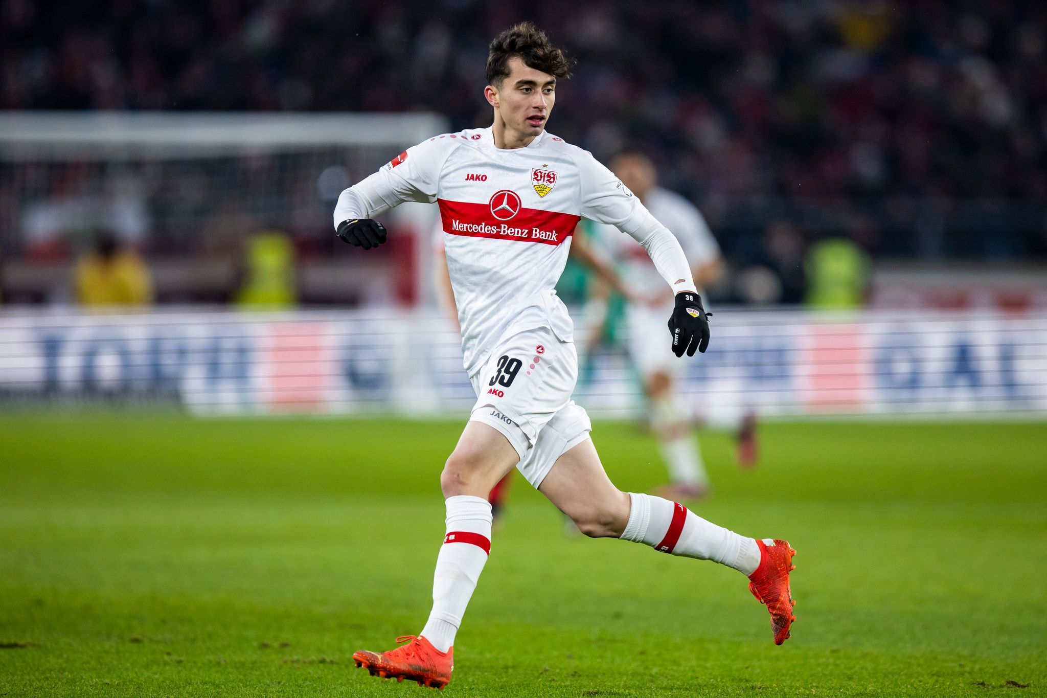 Augsburg verpflichtet Stürmer Kastanaras von Stuttgart II