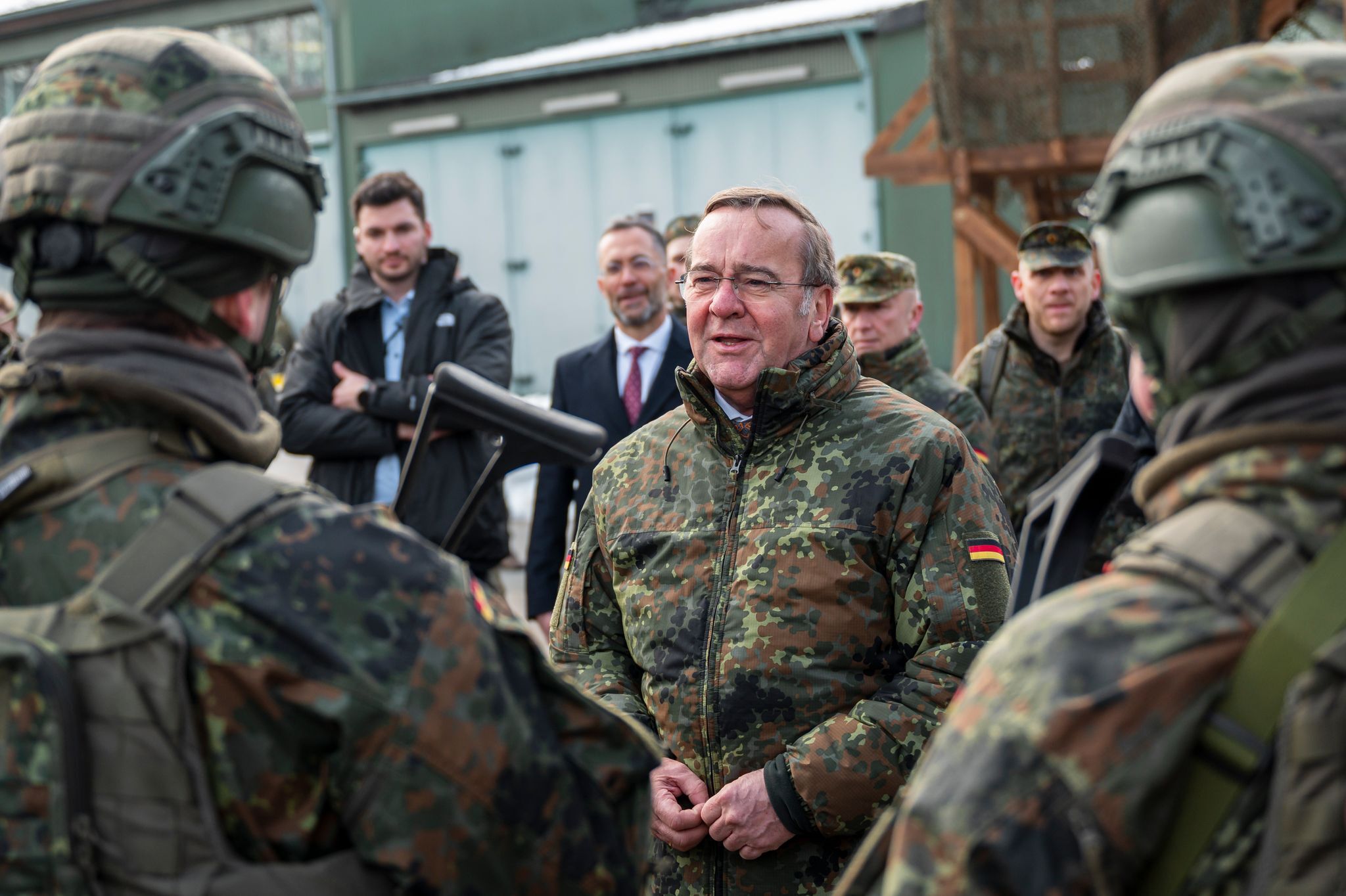 Pistorius: Über 40.000 Fragebögen für Wehrdienst versendet