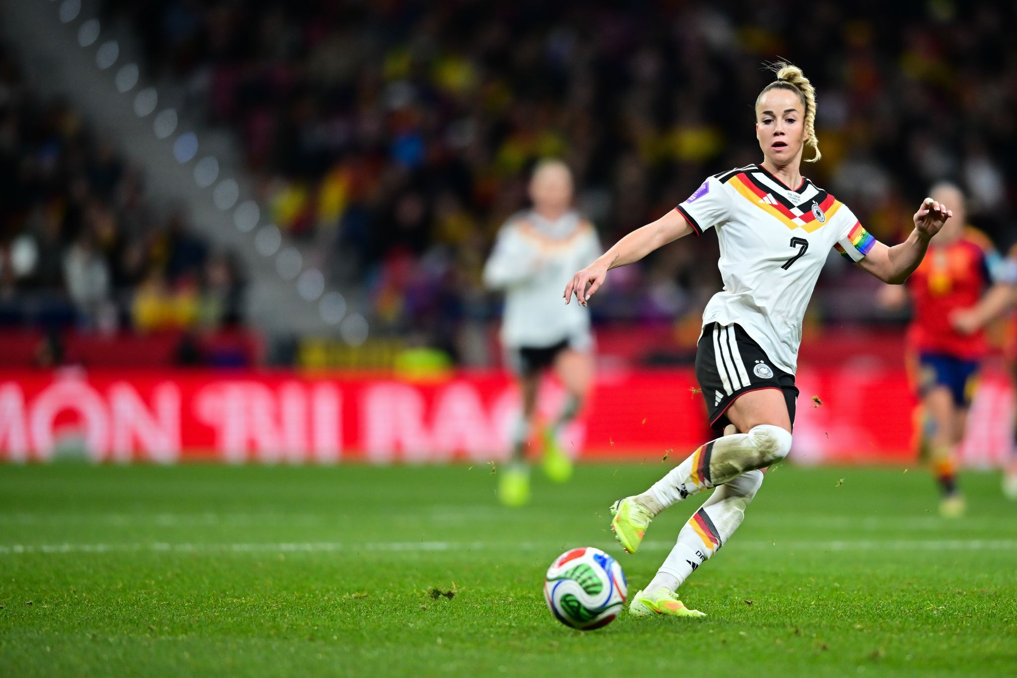 DFB-Kapitänin Gwinn: Was zwei Kreuzbandrisse bewirkt haben