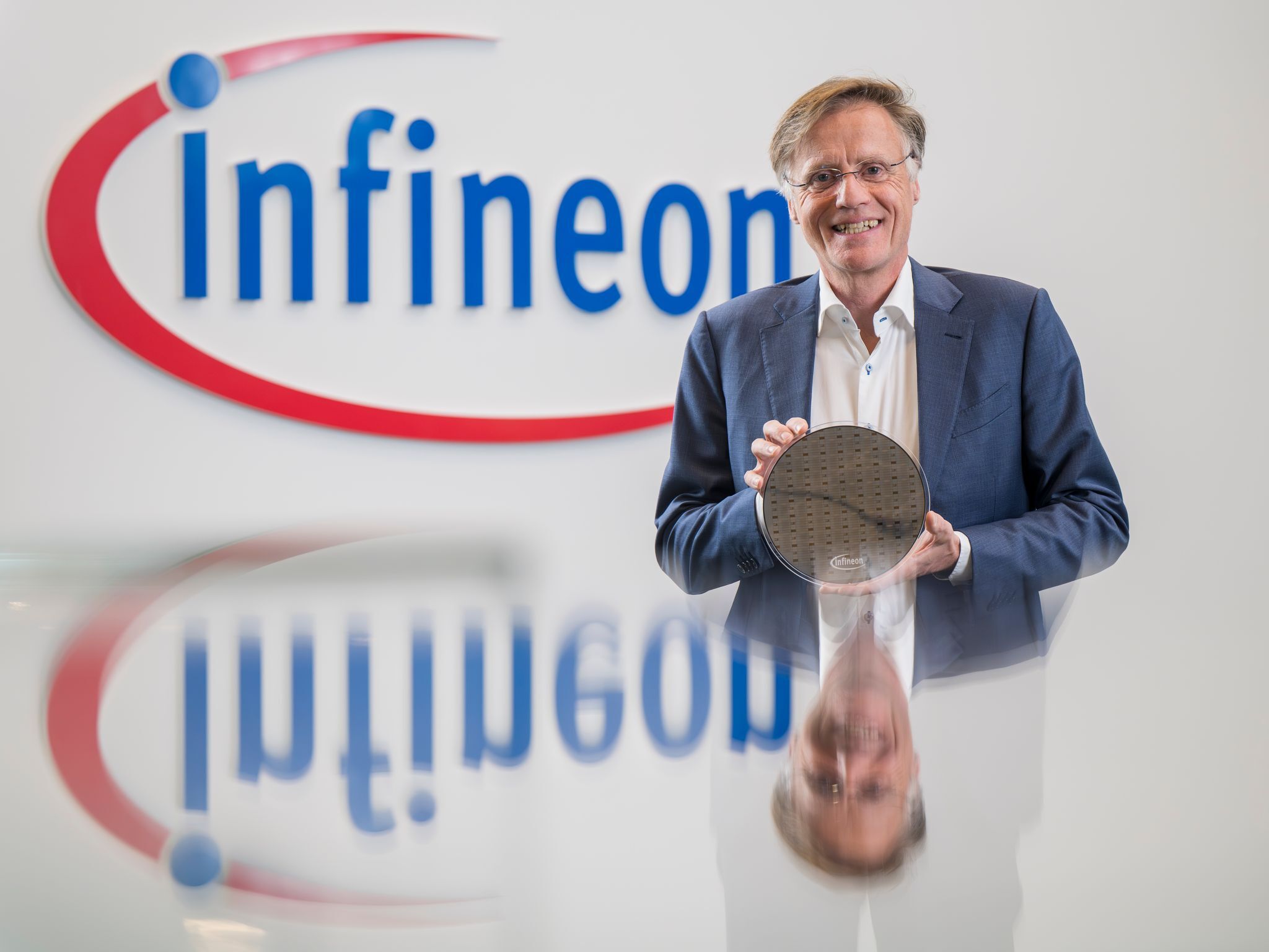 Infineon wächst dank KI-Nachfrage leicht