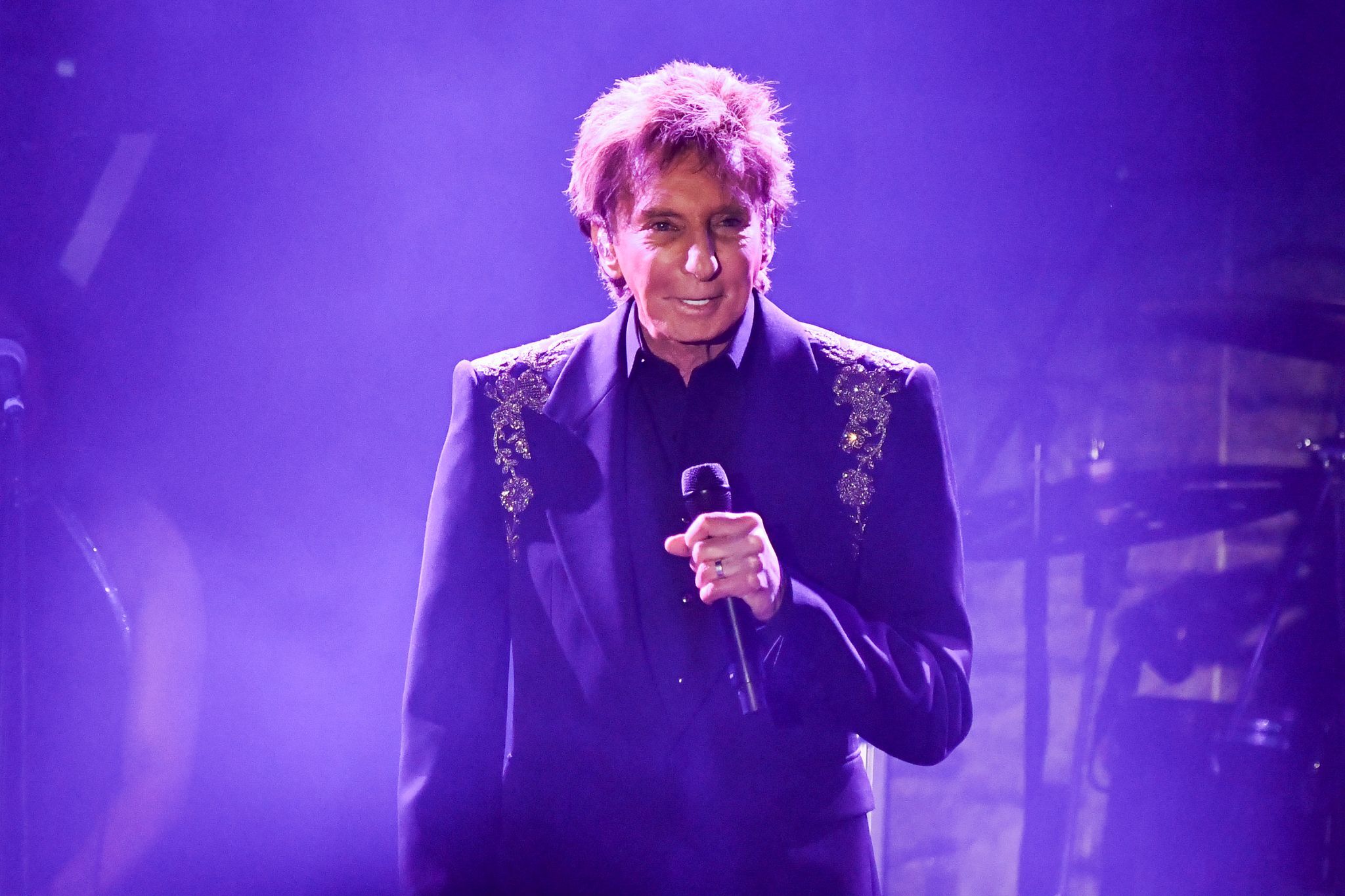 Barry Manilow sagt nach Lungenkrebs-OP Konzerte ab