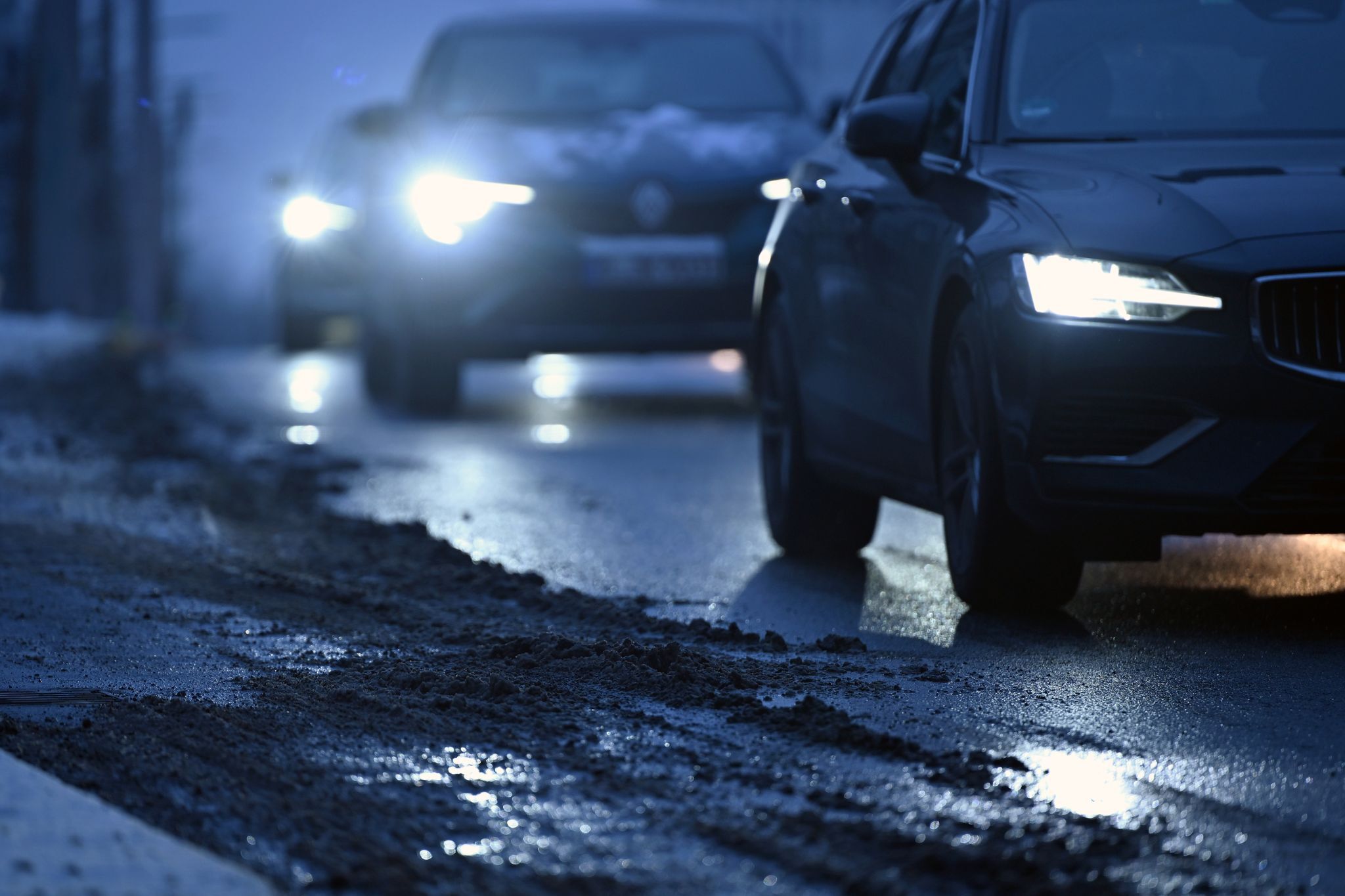 DWD rät zur Vorsicht: Unwettergefahr durch Glätte im Osten