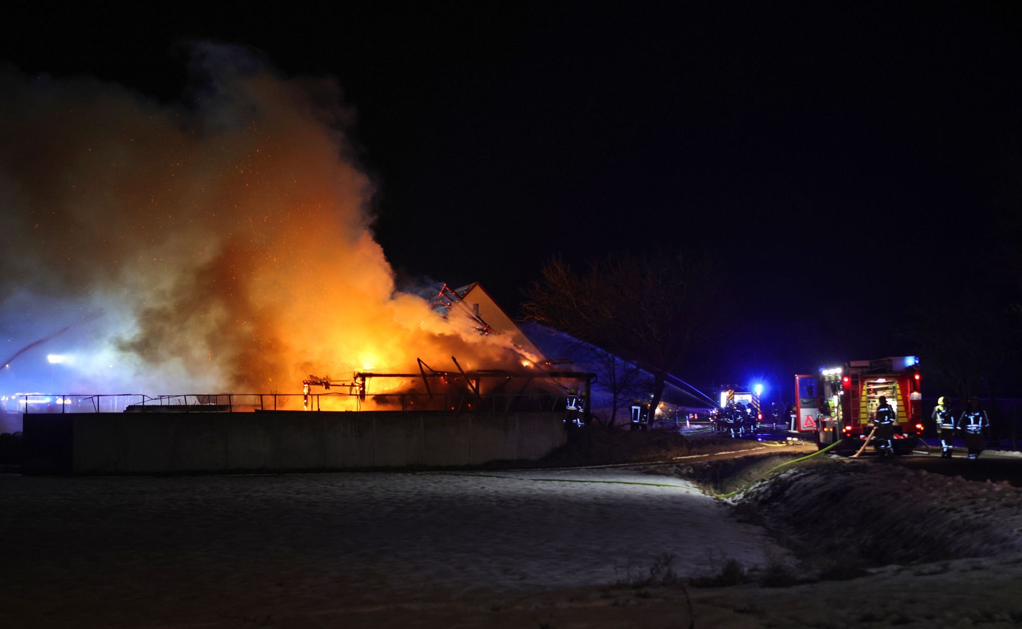 Scheune brennt vollständig nieder