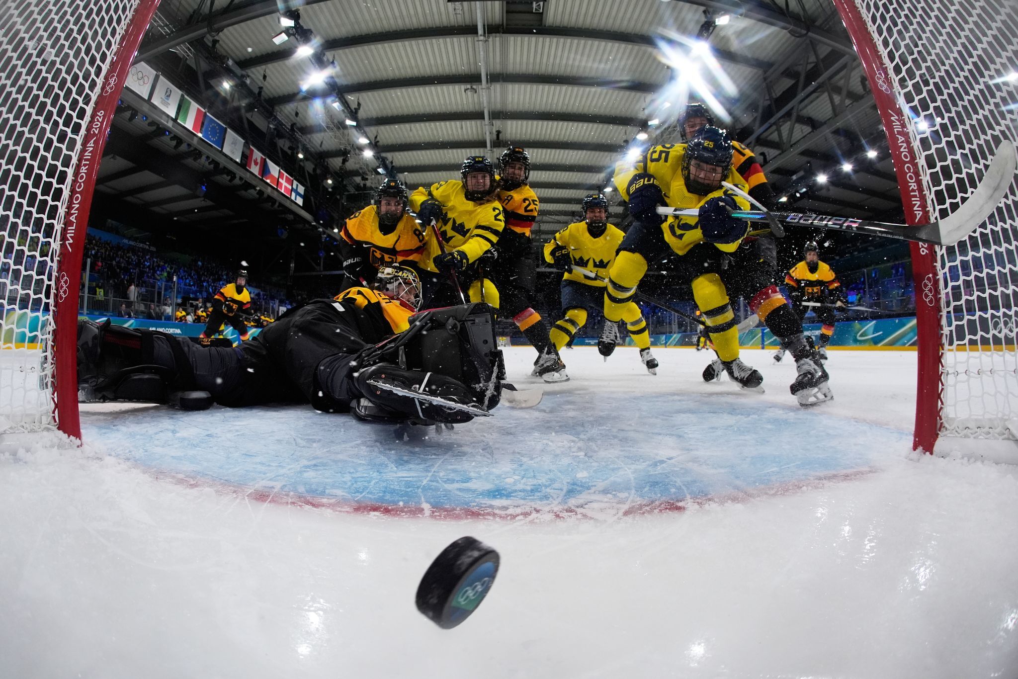 Dämpfer zum Start: Eishockey-Frauen verlieren gegen Schweden