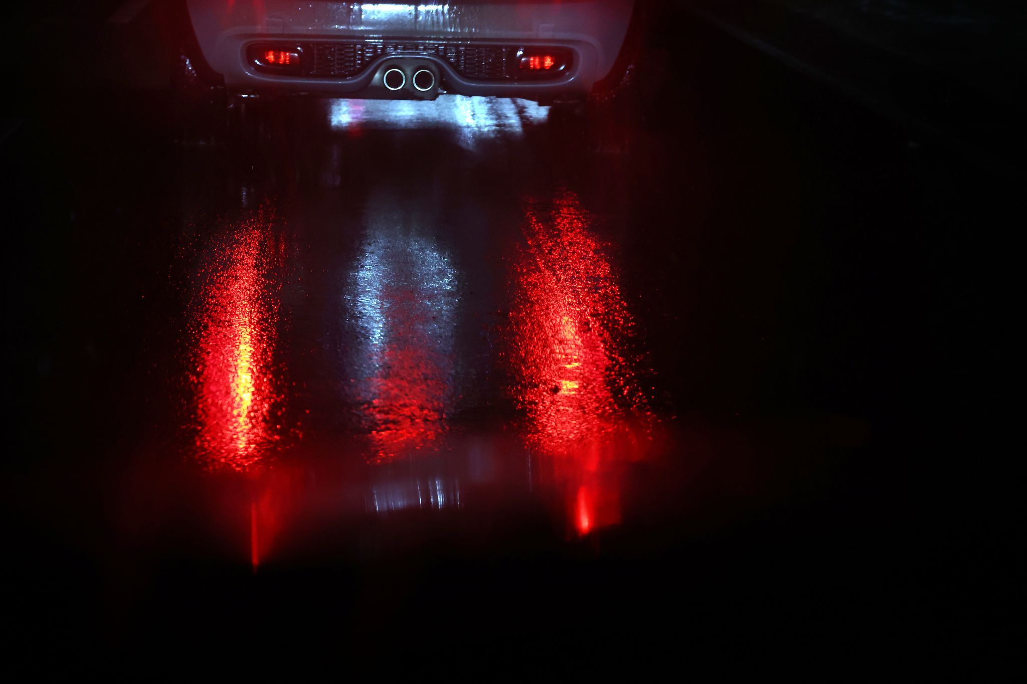 Polizei weckt Fahrer auf Bundesstraße – Ermittlungen laufen