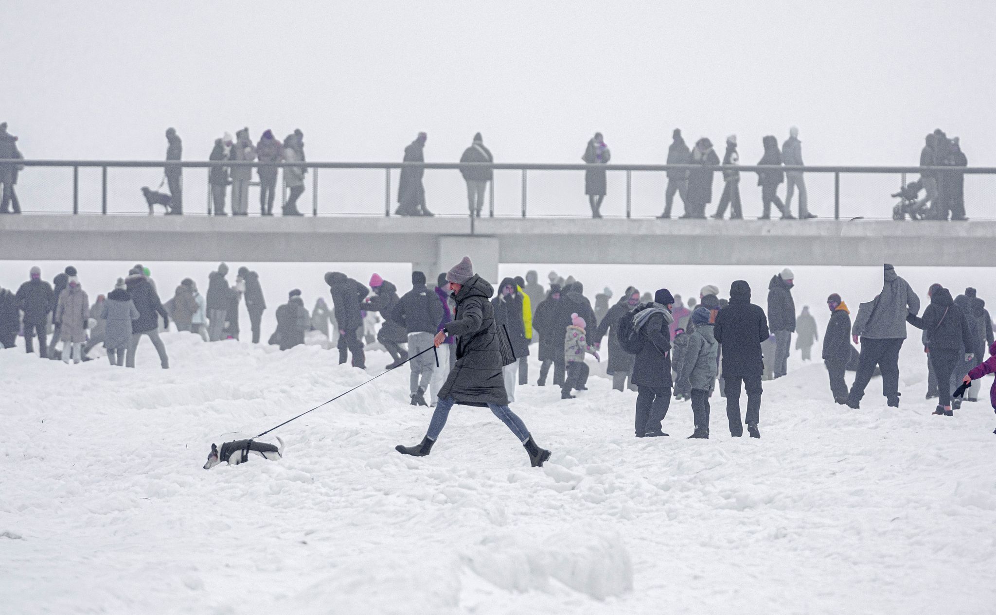 Glättegefahr im Nordosten bleibt – Neblig-trüber Sonntag