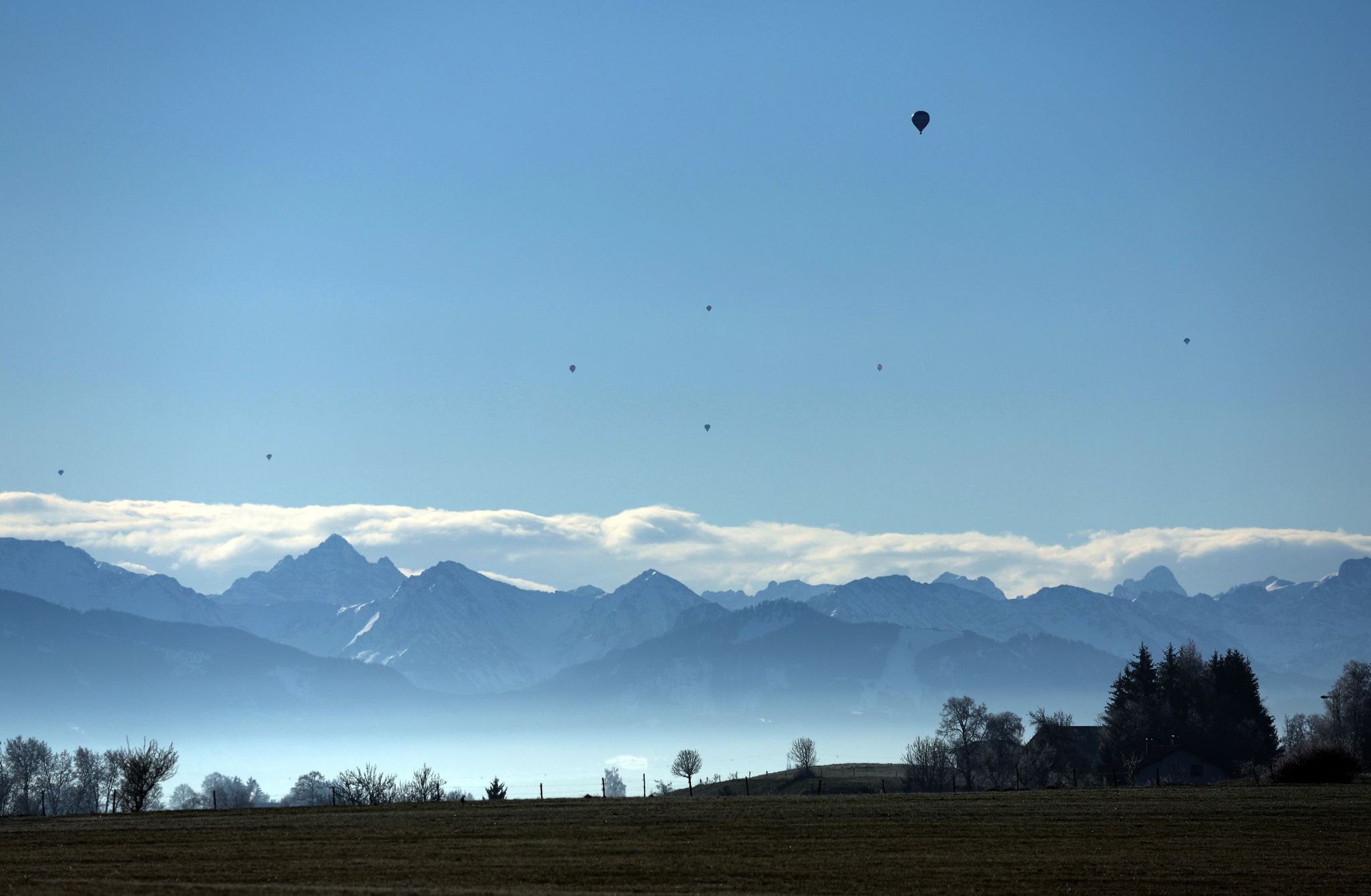 Sonne nur in den Alpen – sonst bleibt es trüb