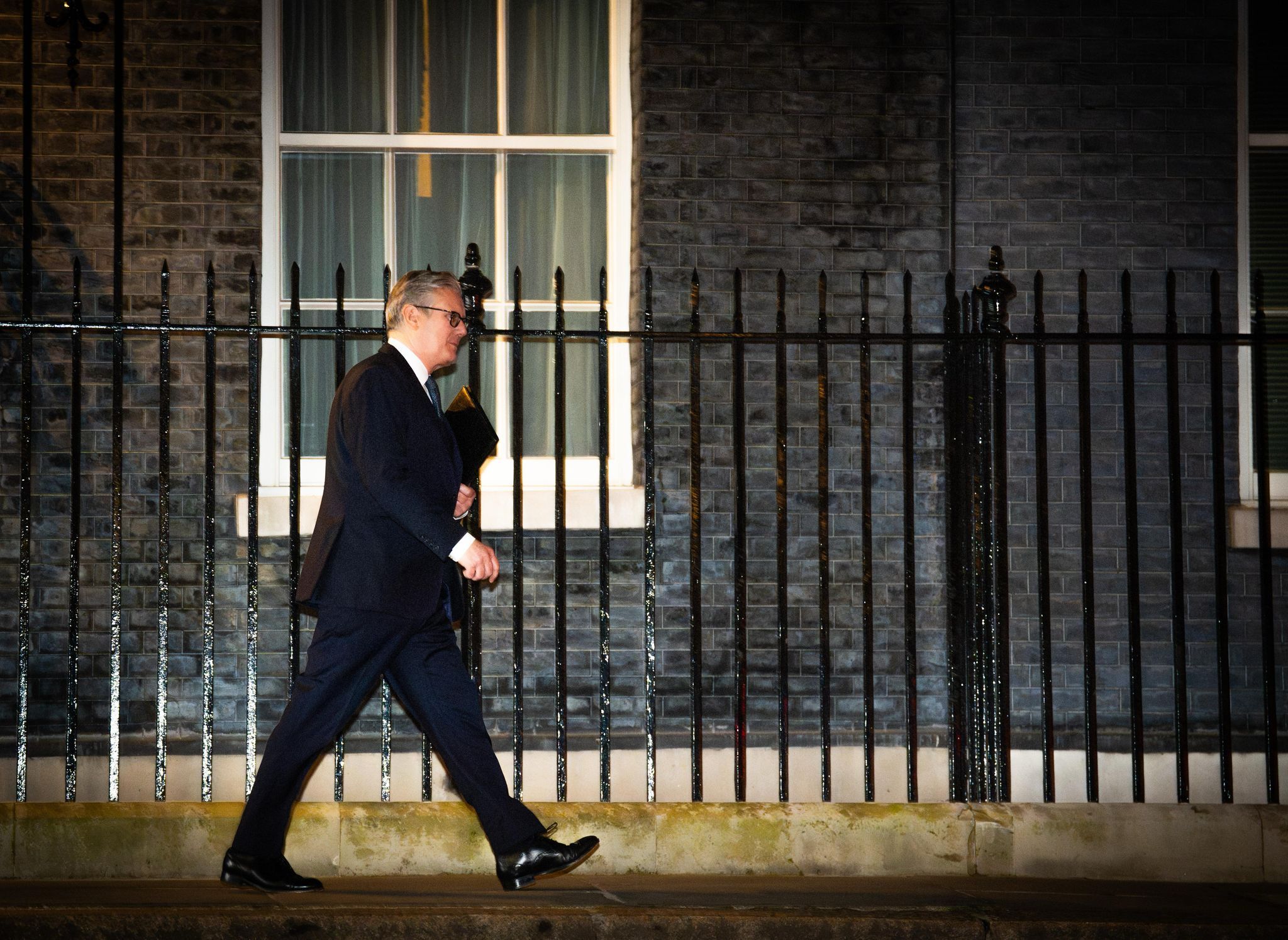 Regierungskrise in London: Premier Starmer kauft sich Zeit