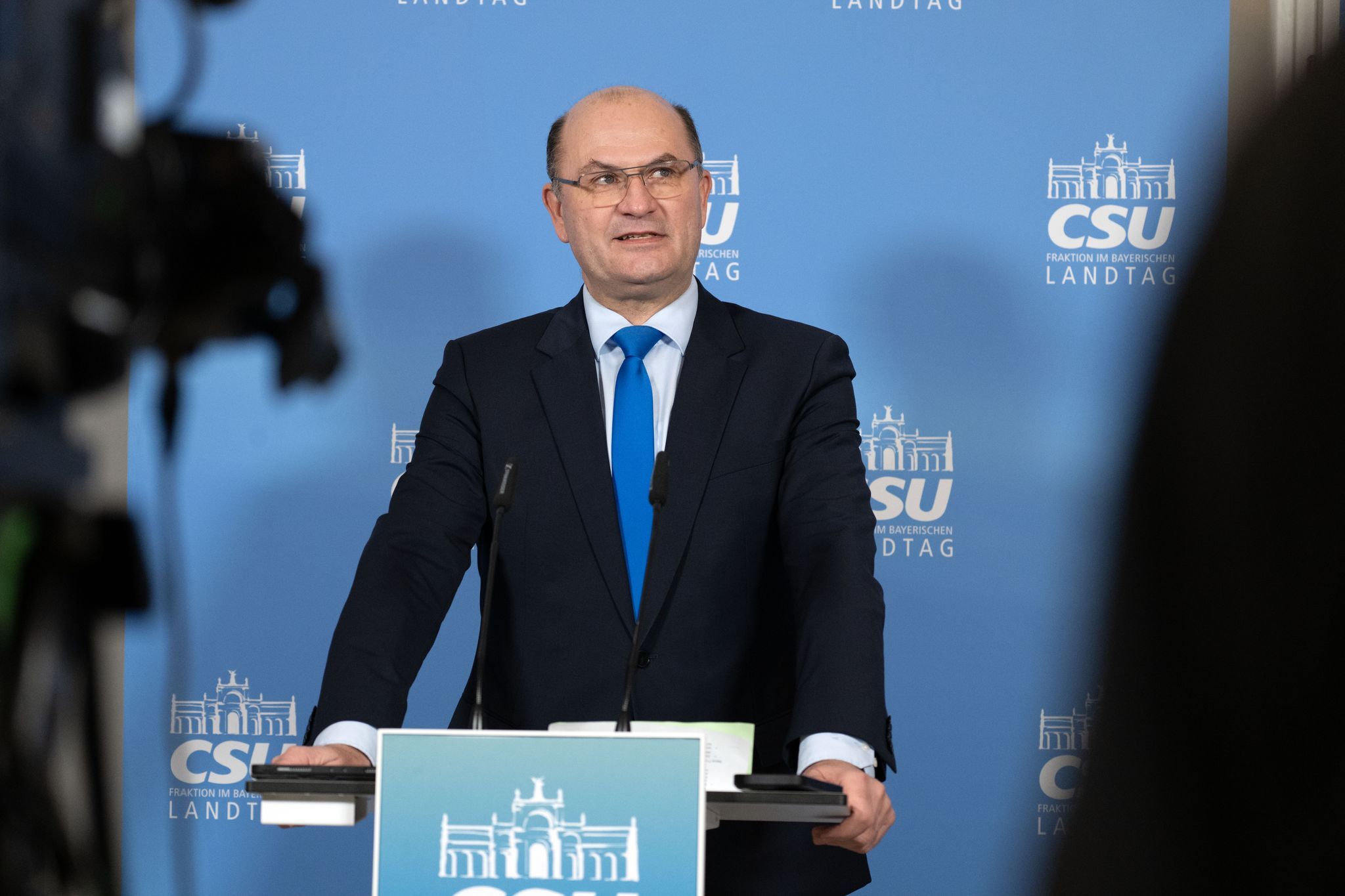 Füracker: Bayerns Beamte werden verfassungskonform bezahlt