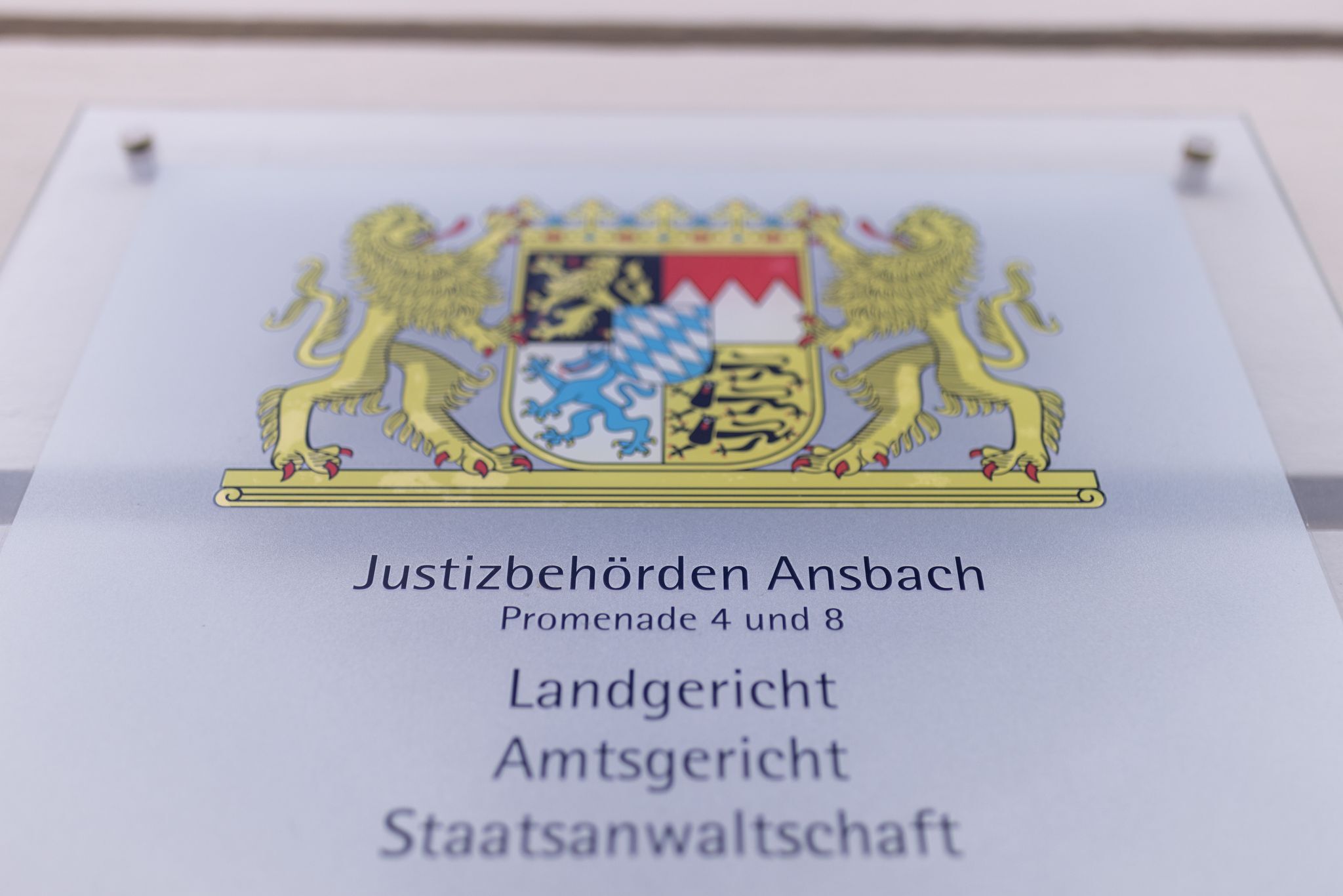 Mann soll vier Handys im Po in Gericht geschmuggelt haben