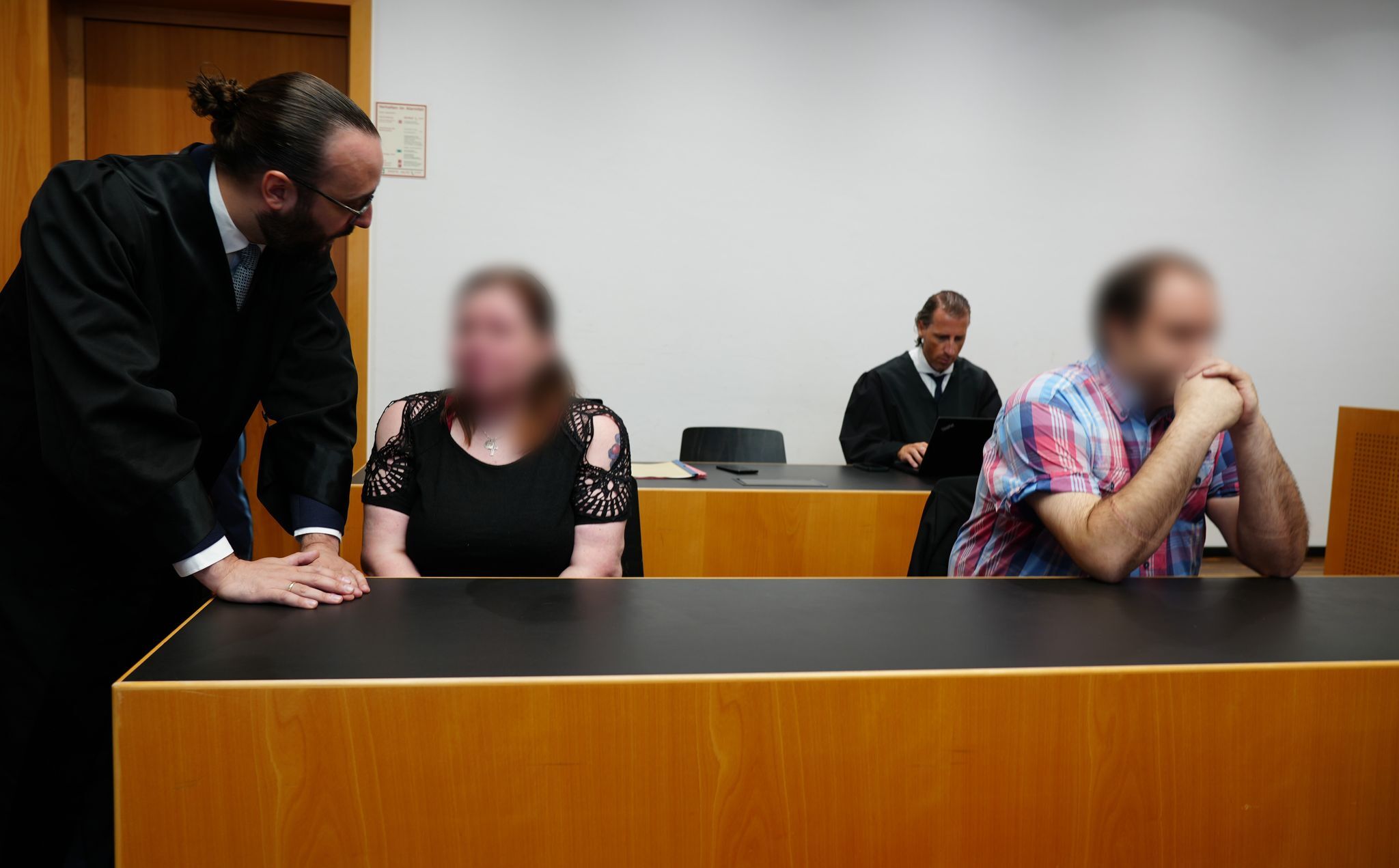 Eltern quälen Sohn ein Jahr lang – Gericht verkündet Urteil