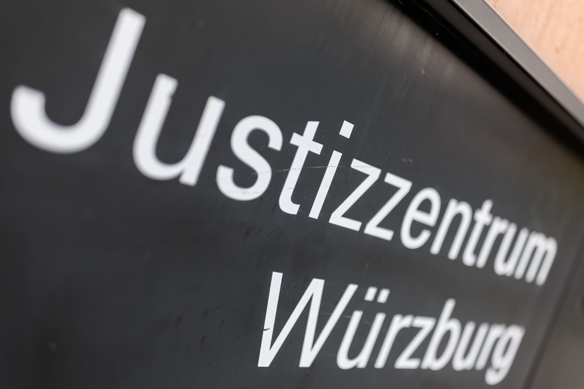 Lebenslange Haft für tödliche Messerstiche auf Partnerin