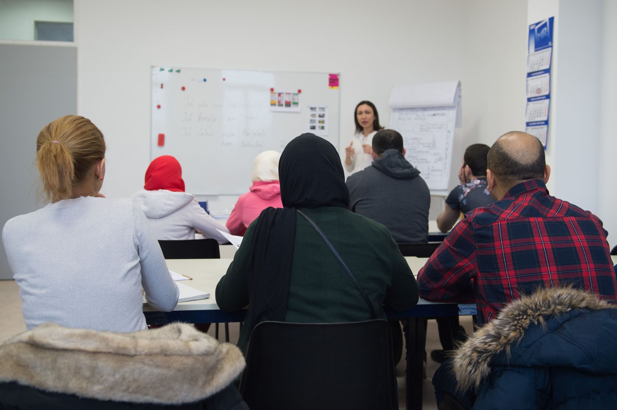 Mehr Erstorientierungskurse geplant – Streit um Kürzungen