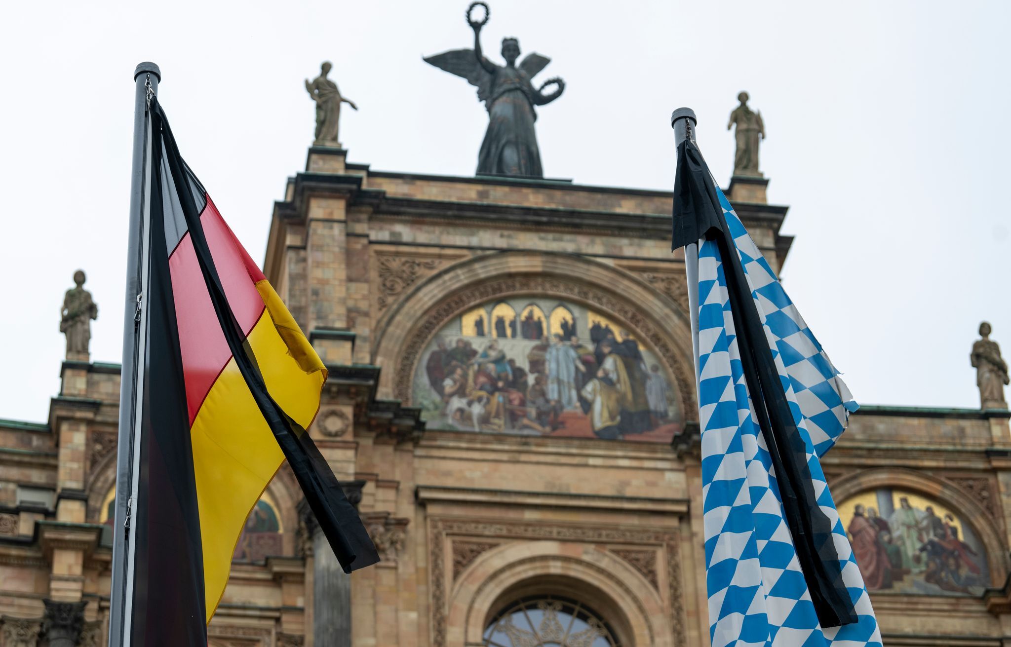 Bayern ordnet Trauerbeflaggung nach Tod von Süssmuth an