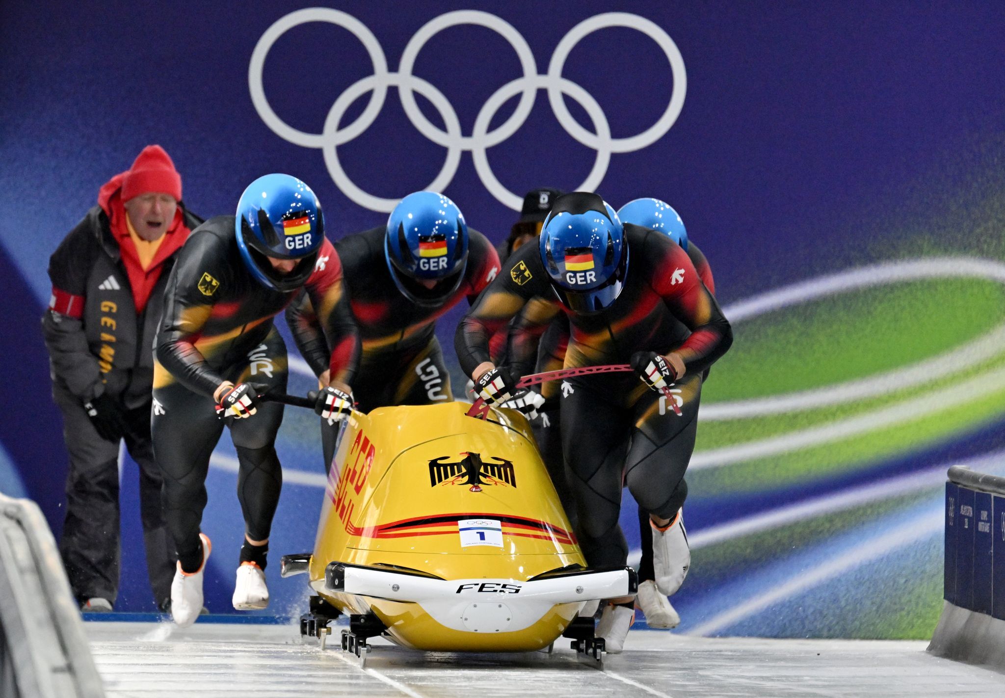Johannes Lochner auch im Viererbob in der Goldspur