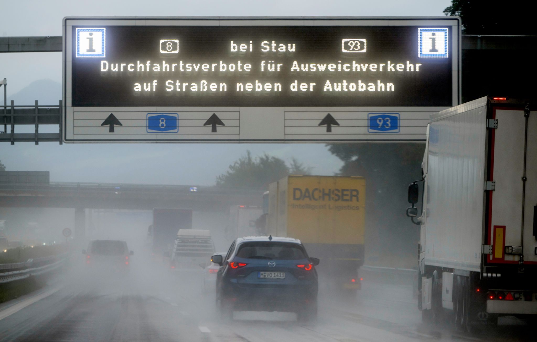 Stau auf A8 – Dorfbewohner blockieren Ausweichroute
