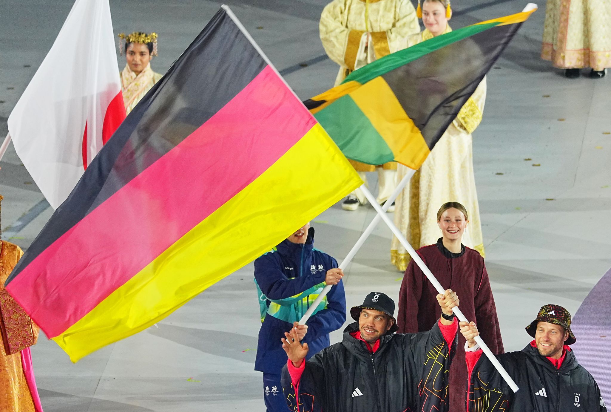 Athleten nehmen bei Schlussfeier in Verona Olympia-Abschied