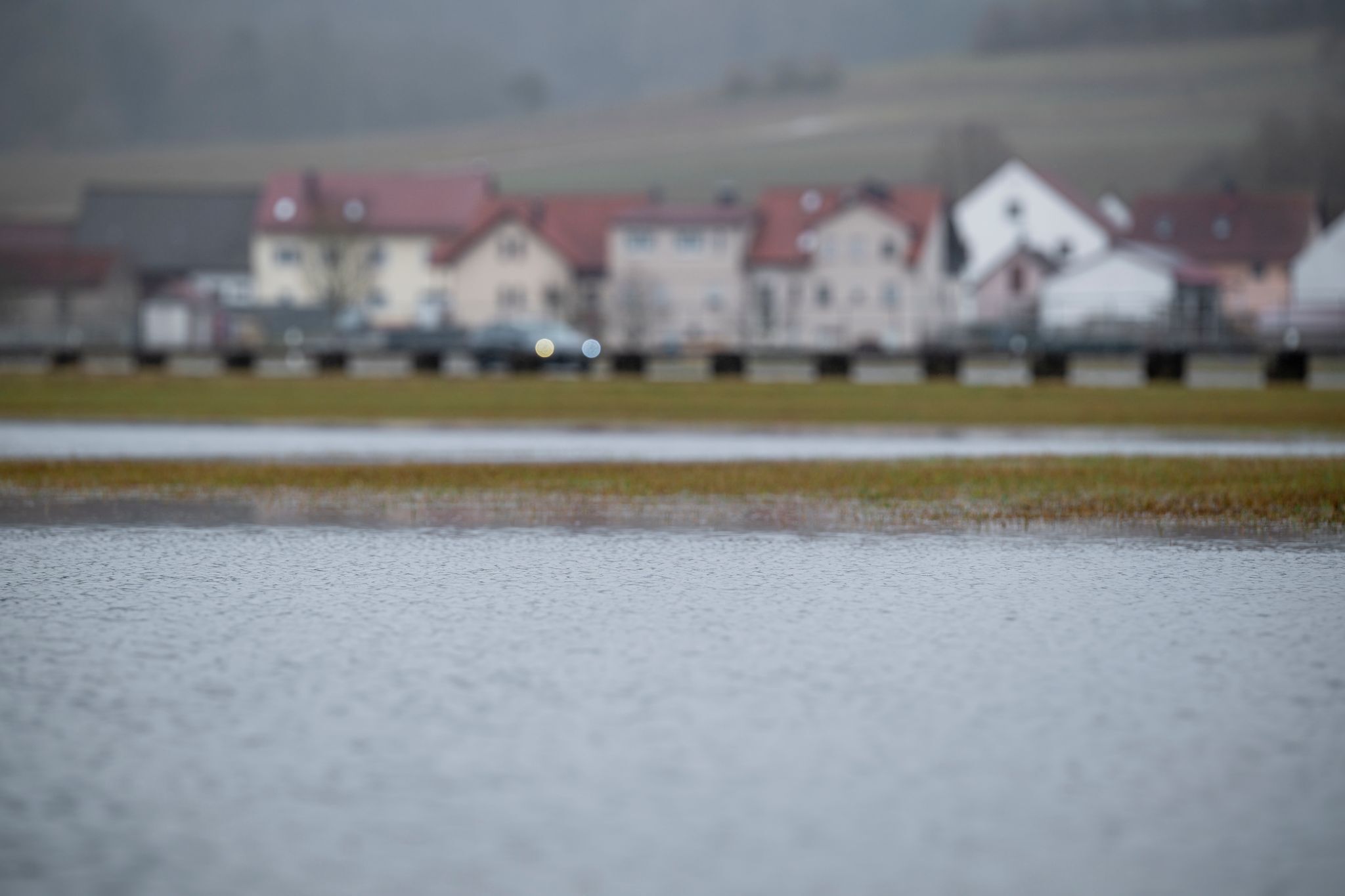Flüsse und Bäche treten über die Ufer