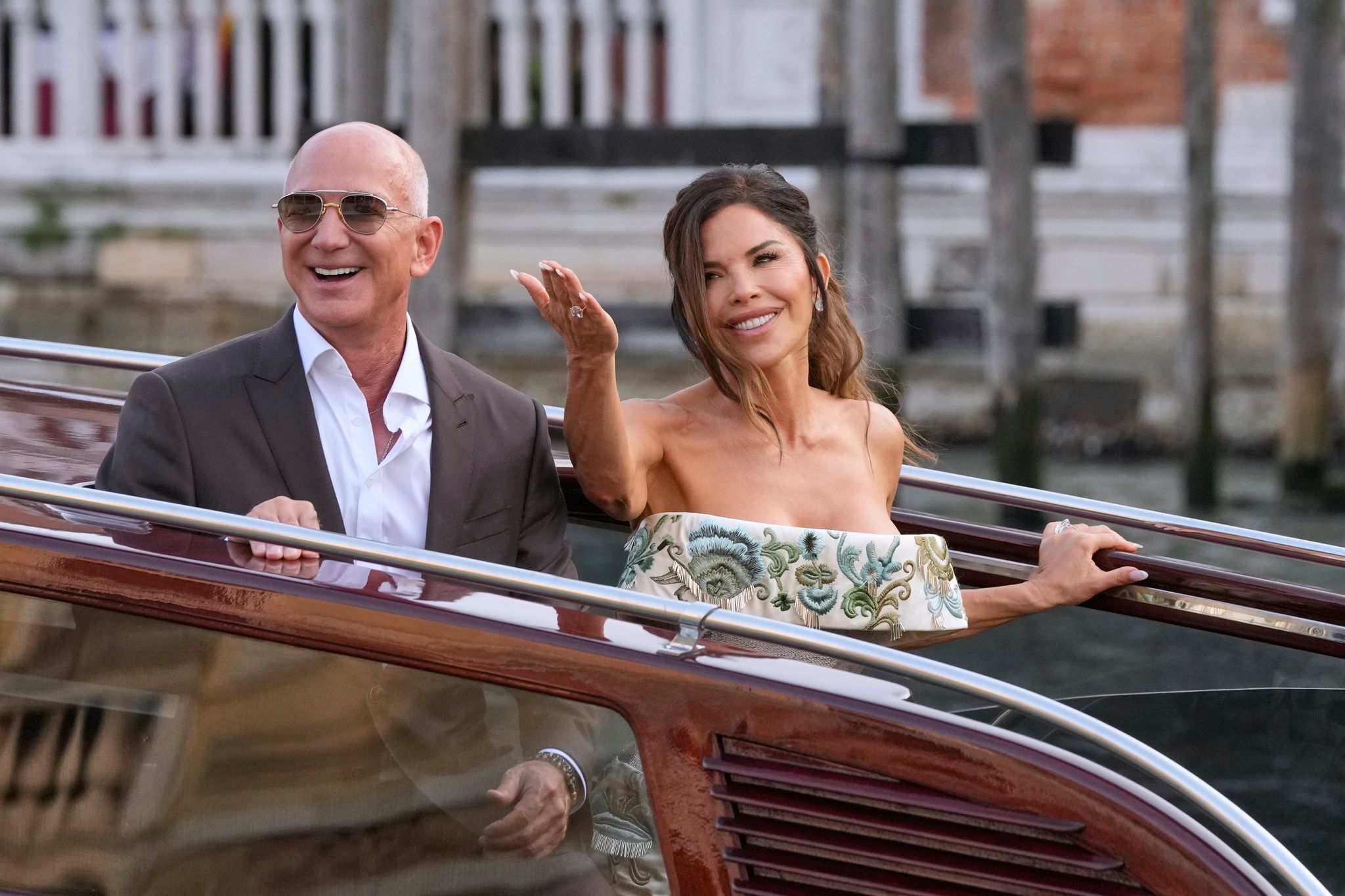 Amazon-Gründer Bezos und Ehefrau richten Met-Gala mit aus
