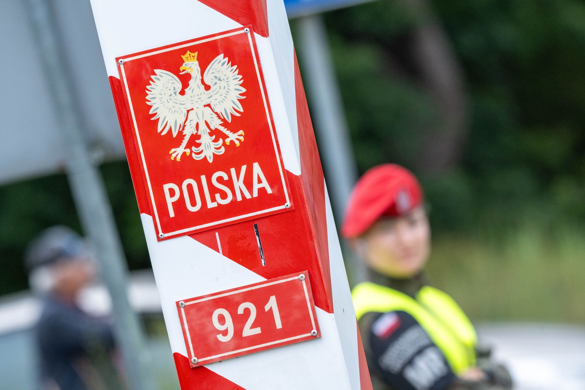 Polizei stoppt gestohlenes Wohnmobil mit Nagelgurt in Polen