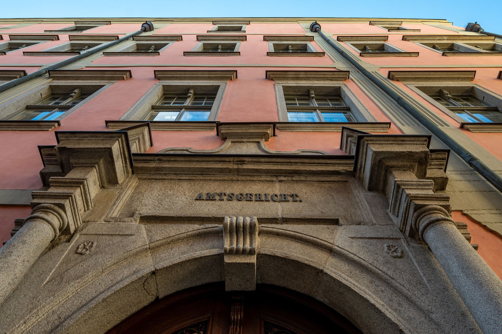 Mann flieht nach Haft-Termin – Großeinsatz der Polizei