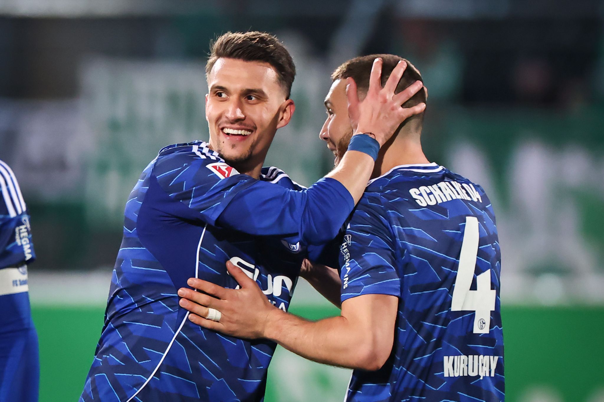 Ljubicic-Kracher rettet Schalke in Fürth Platz eins