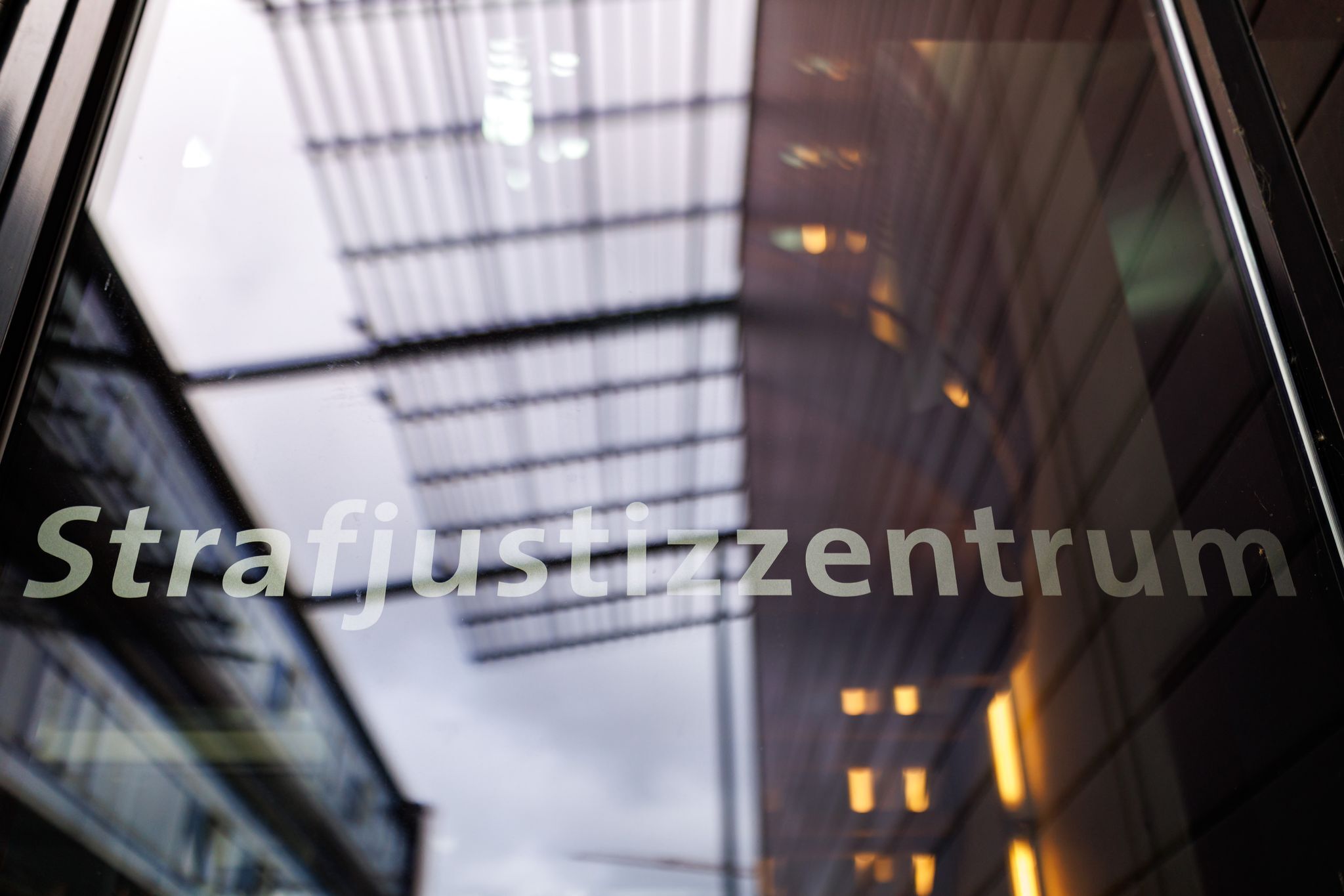 Luxuswagen illegal nach Russland verkauft – Sechs Jahre Haft