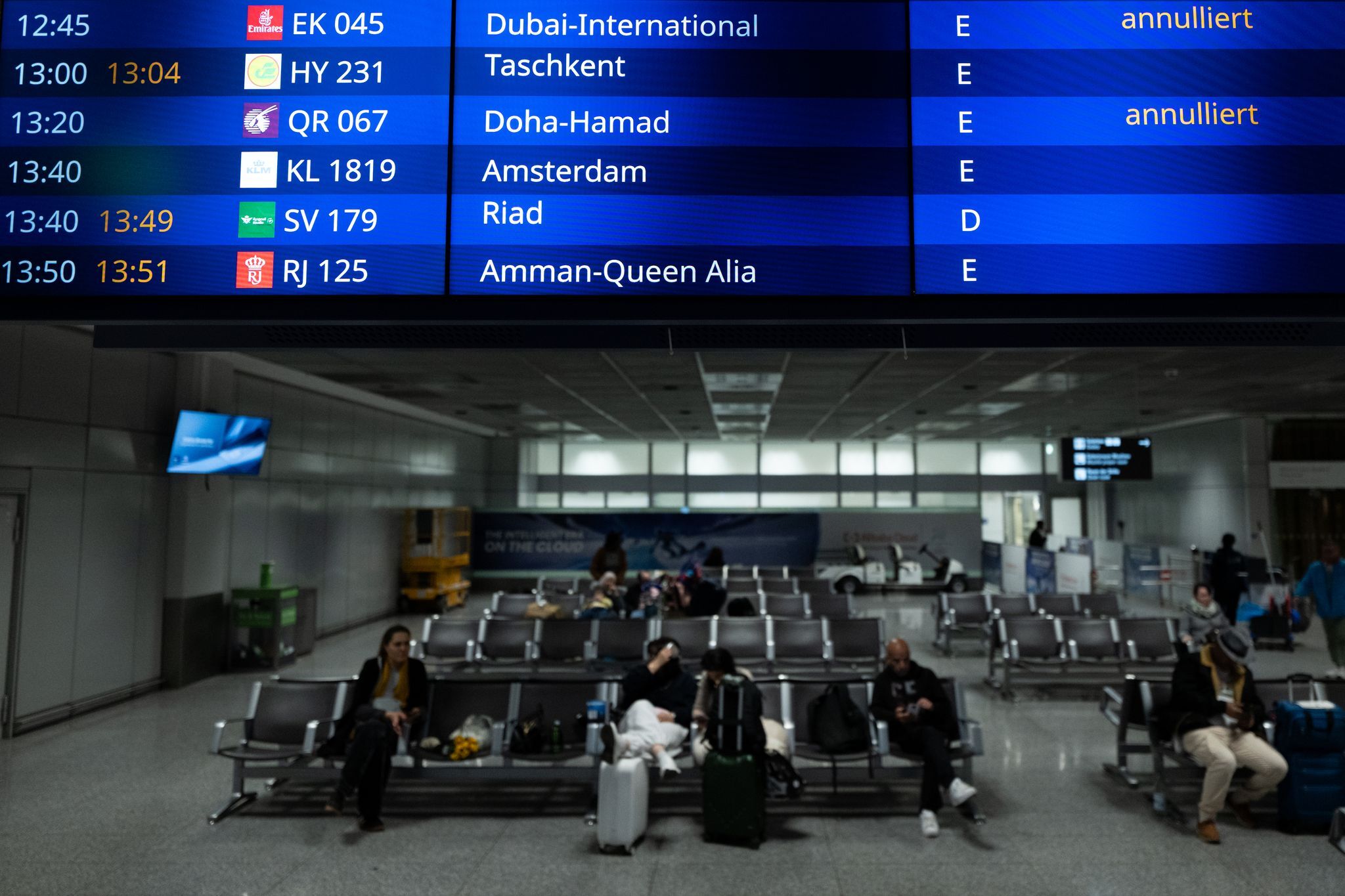 Urlauber in Nahost zwischen Flugausfällen und Unsicherheit