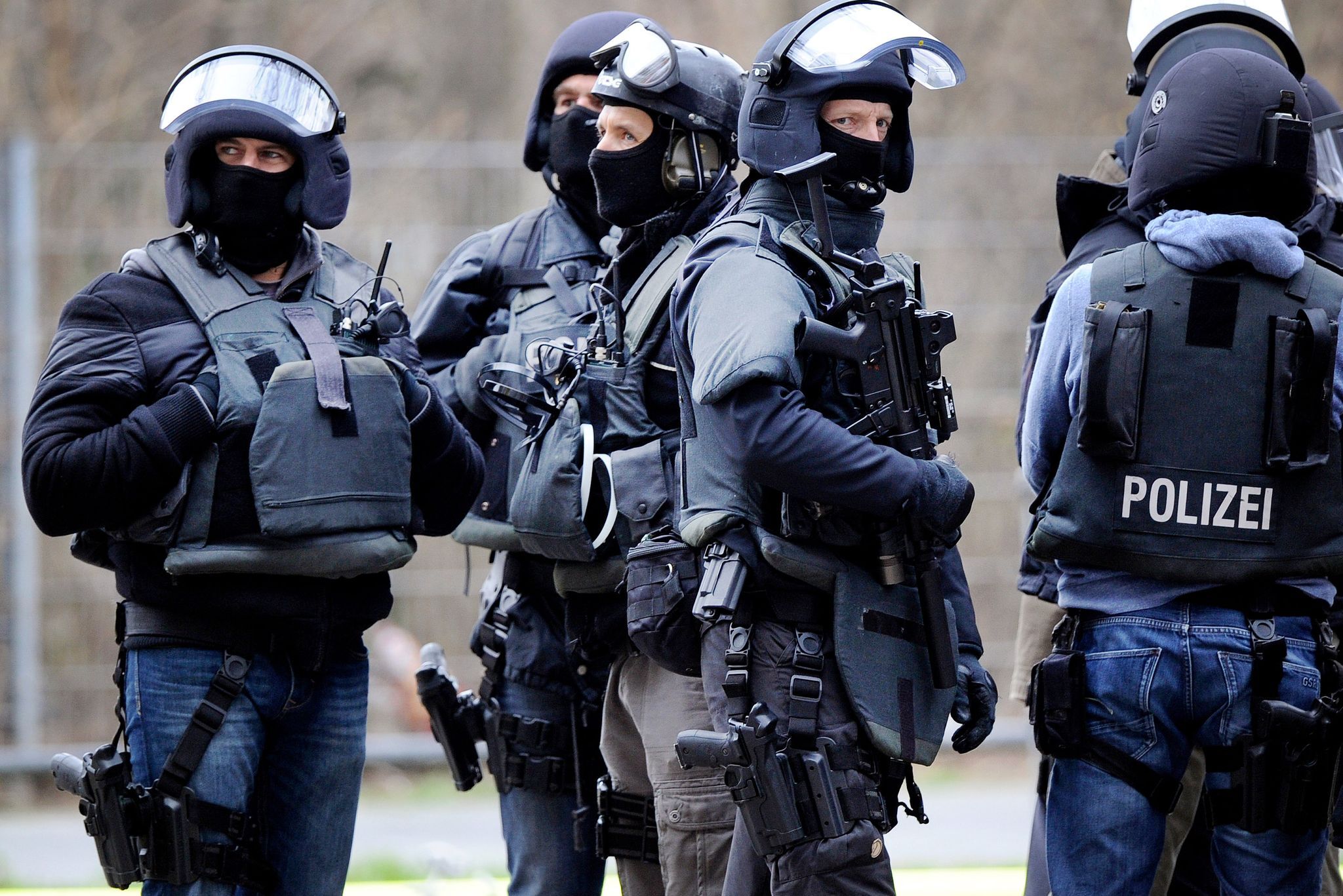 Haftbefehl: Spezialkräfte nehmen Mann in Wohnung fest