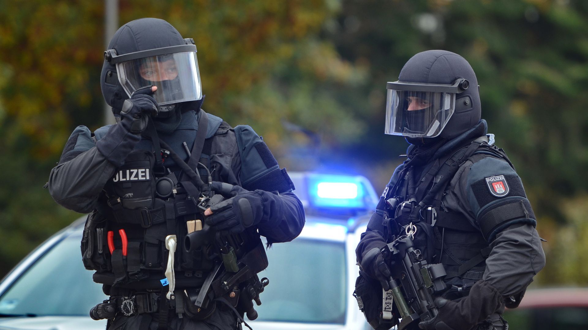 Mann in Erlangen sperrt sich vor Polizei in Wohnung ein