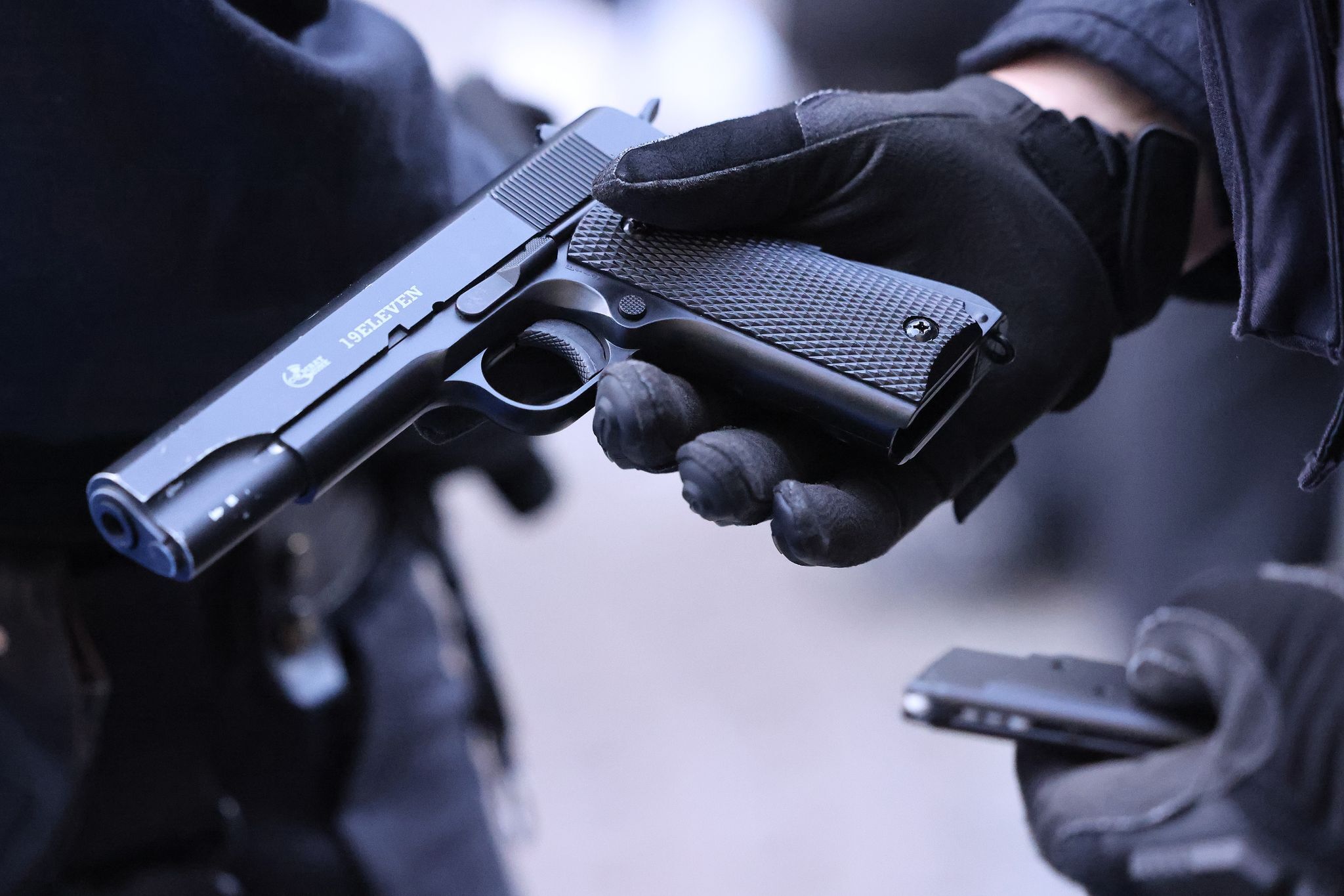 Softair-Schusswechsel auf Schulhof löst Polizeieinsatz aus