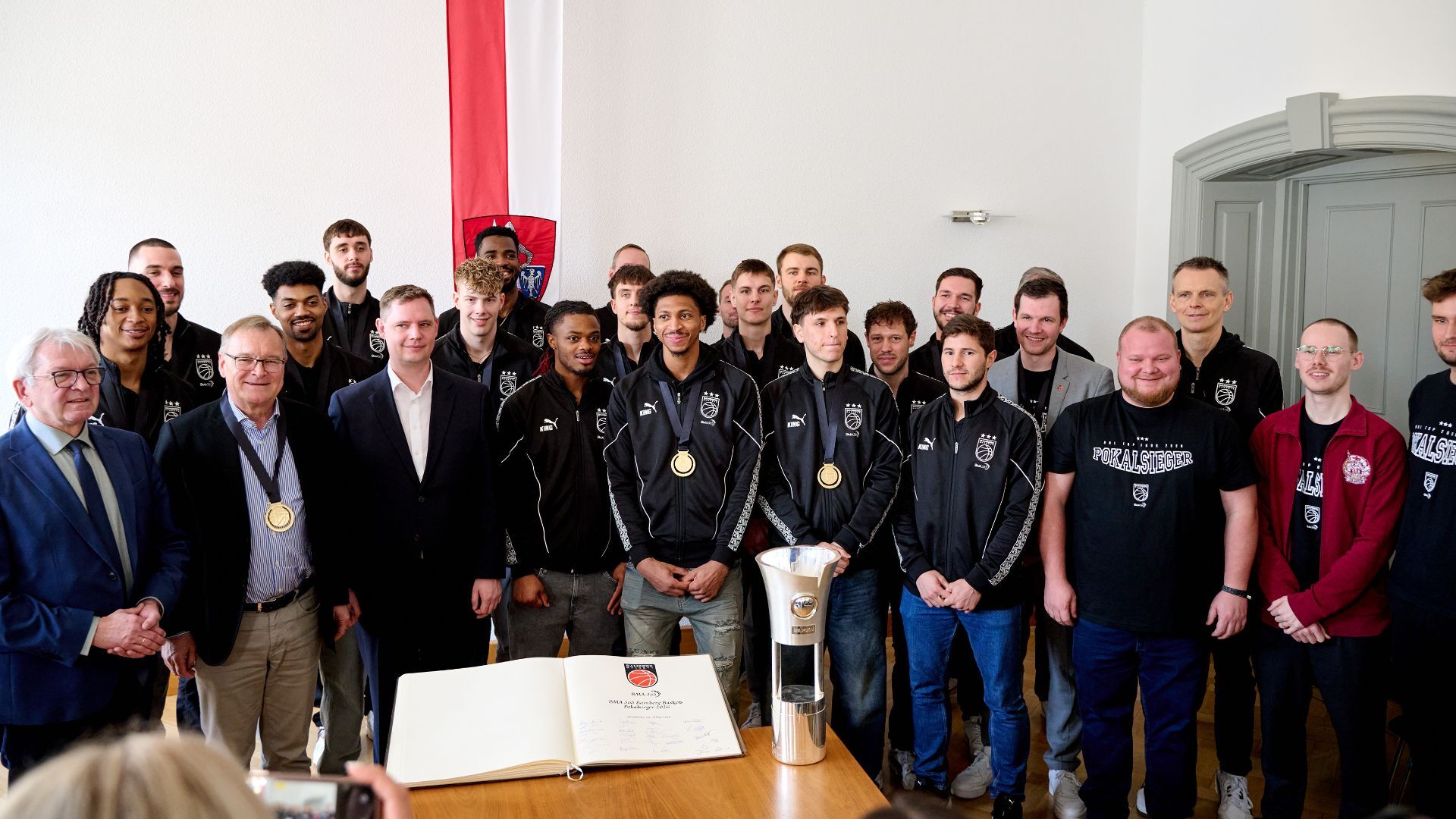 Bamberg feiert Pokalsieg: Bamberg Baskets im Rathaus geehrt
