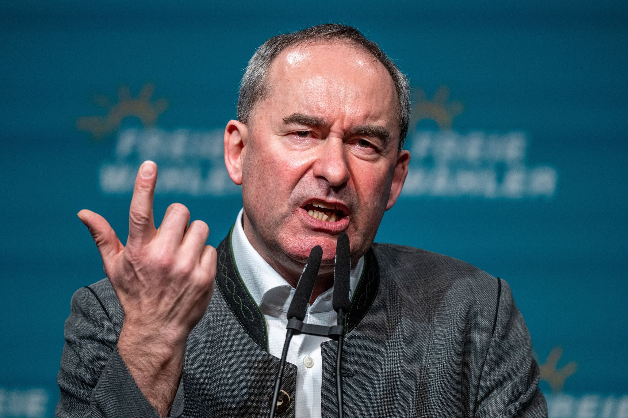 Aiwanger fordert Stopp der CO2-Steuer wegen Preisschub