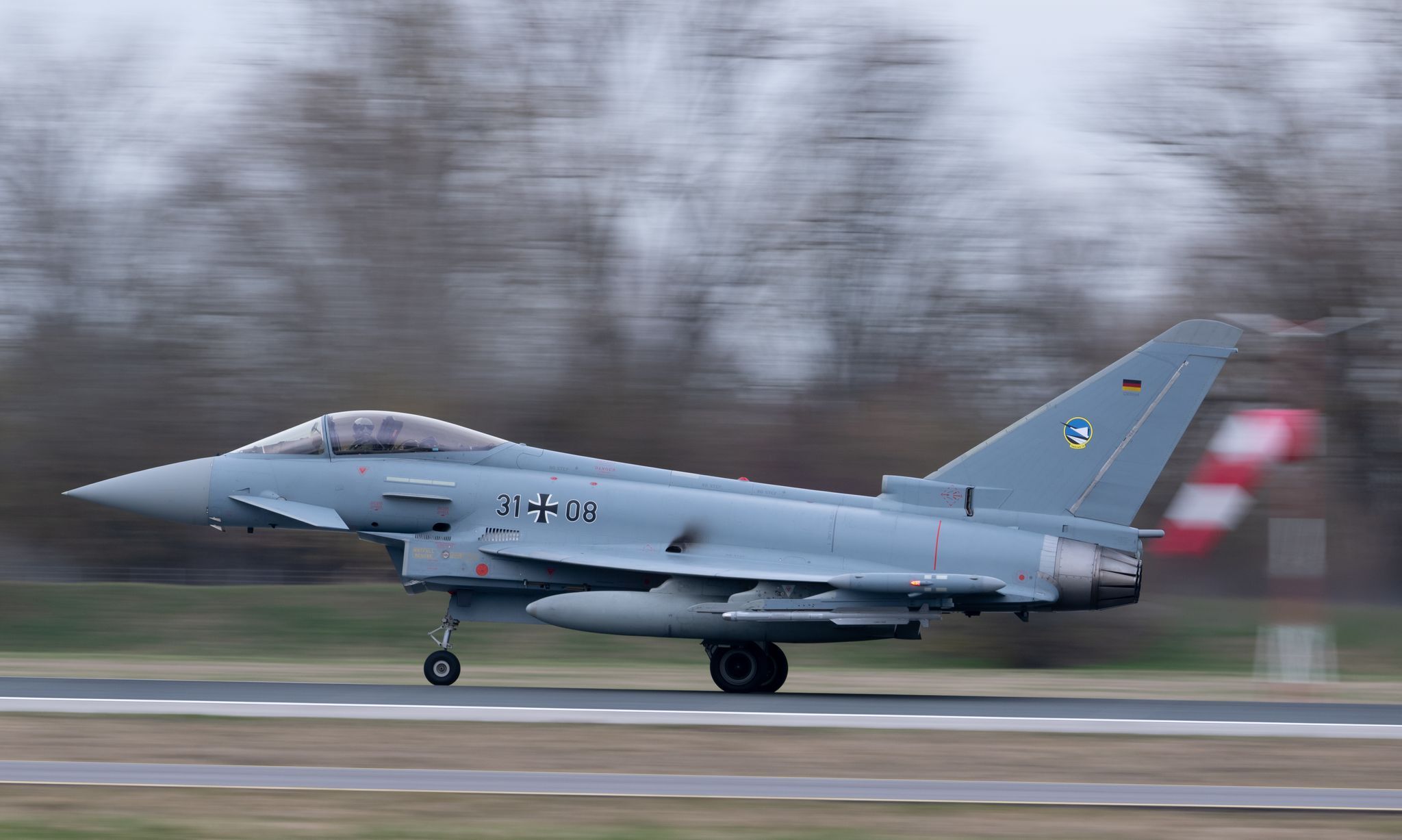 Lärm von Militärfliegern versetzt Grundschüler in Aufregung