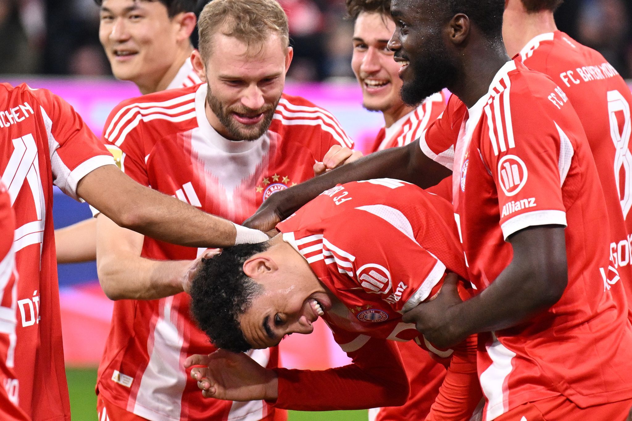 Bayern-Torfest auch ohne Kane – Neue Sorgen um Neuer