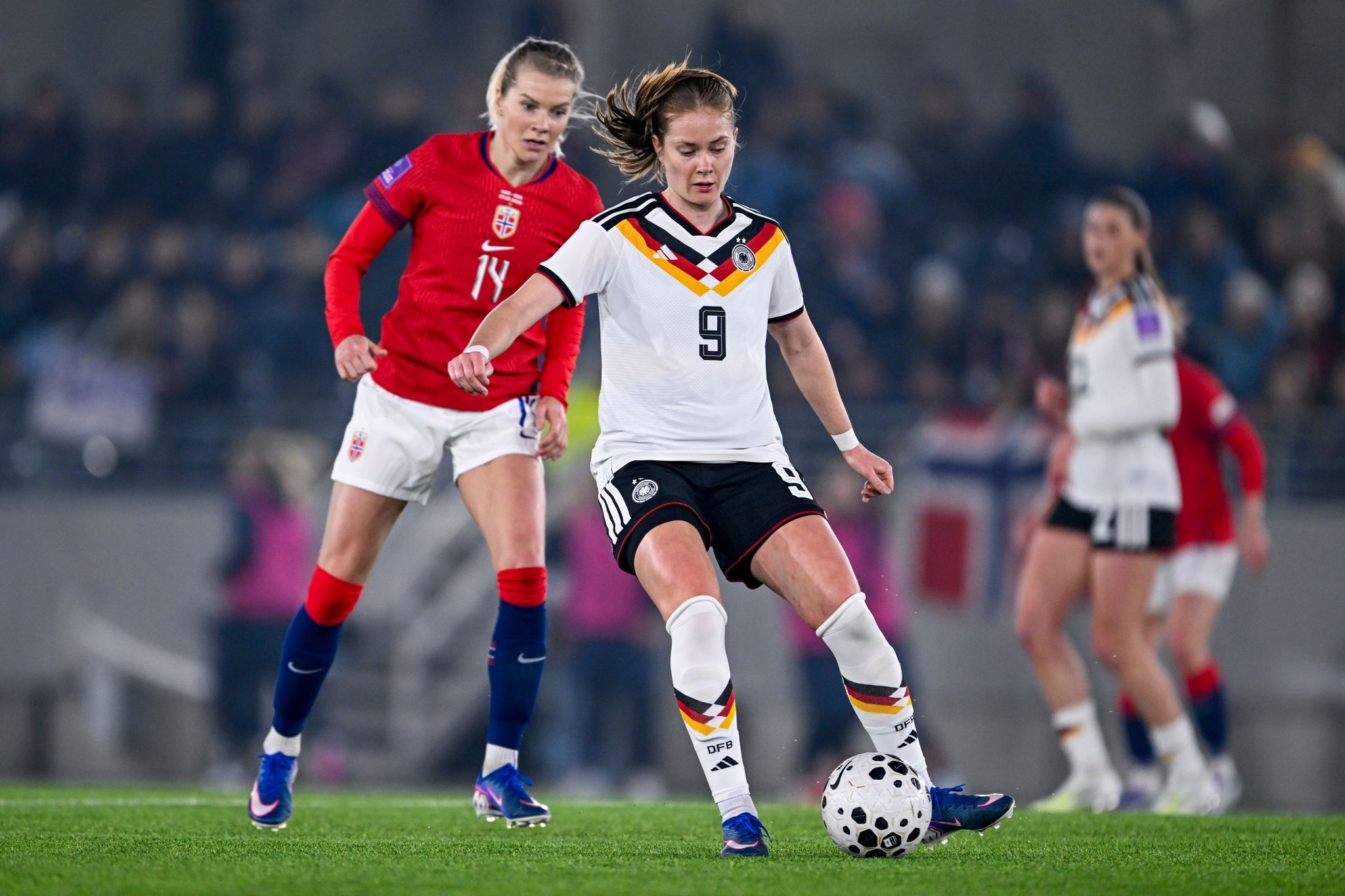 Traumstart perfekt: Deutsche Fußballerinnen siegen klar