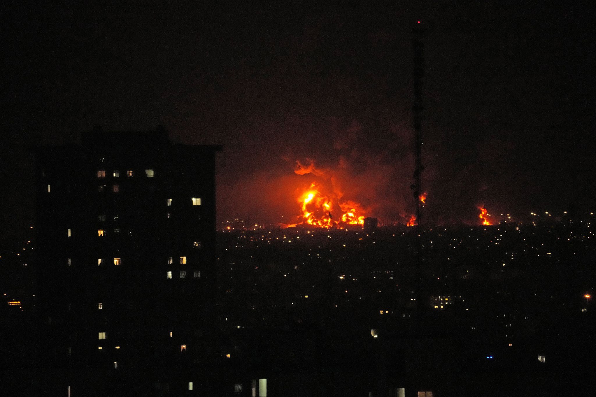 Öllager in Teheran in Brand – Iran schlägt weiter zurück