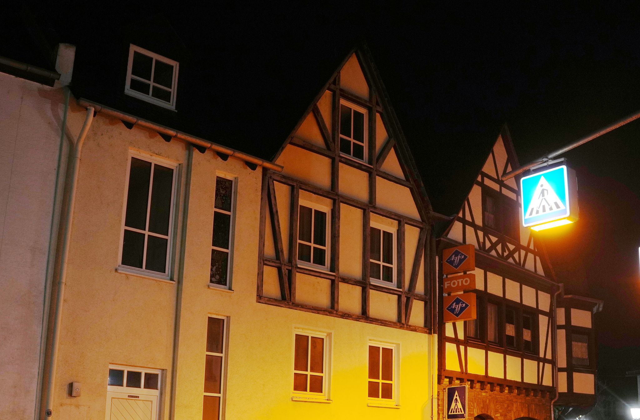 Meteoritenteil beschädigt Hausdach – weitere Untersuchungen