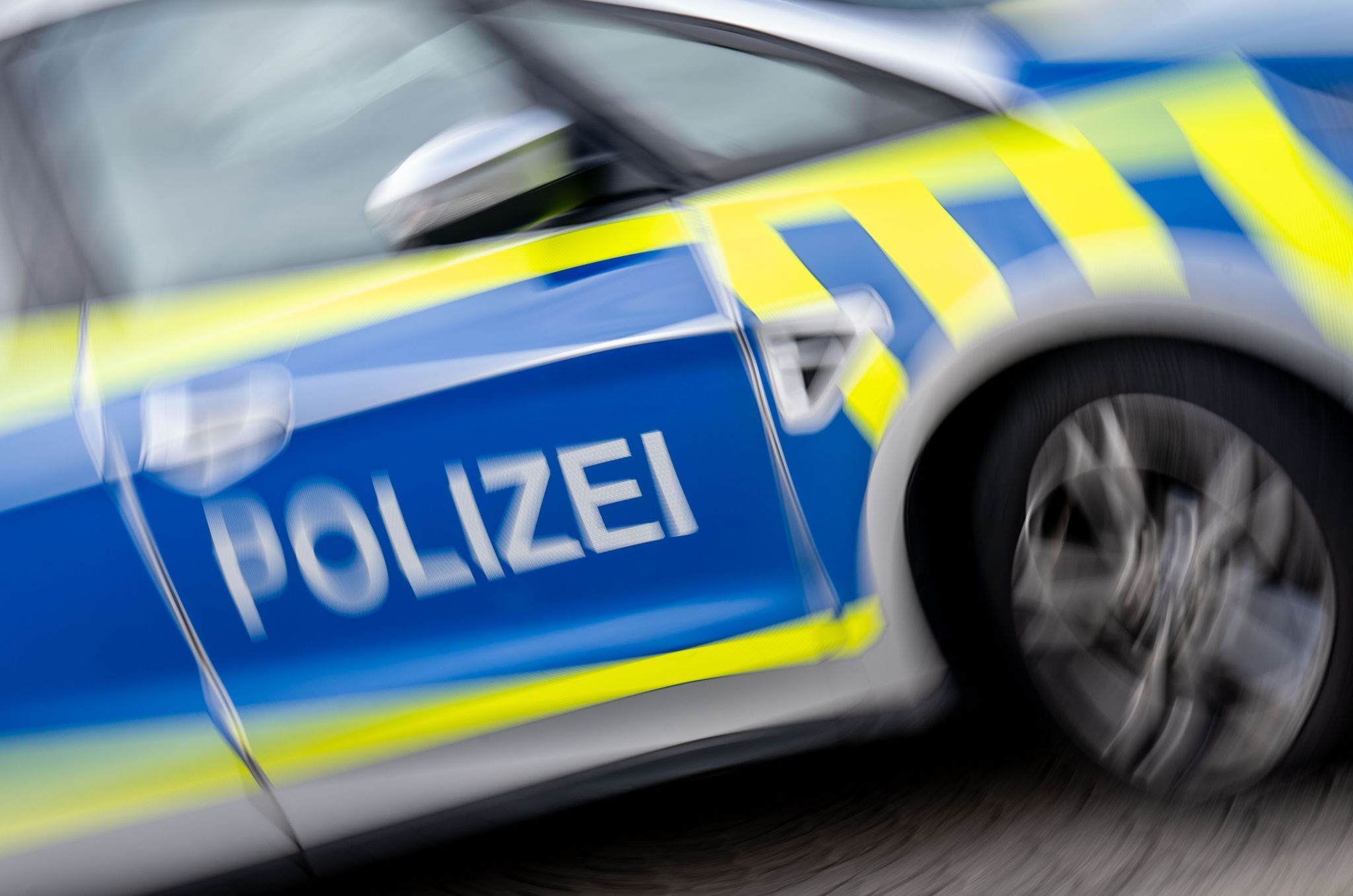 16-Jähriger prallt bei Verfolgungsjagd gegen Streifenwagen