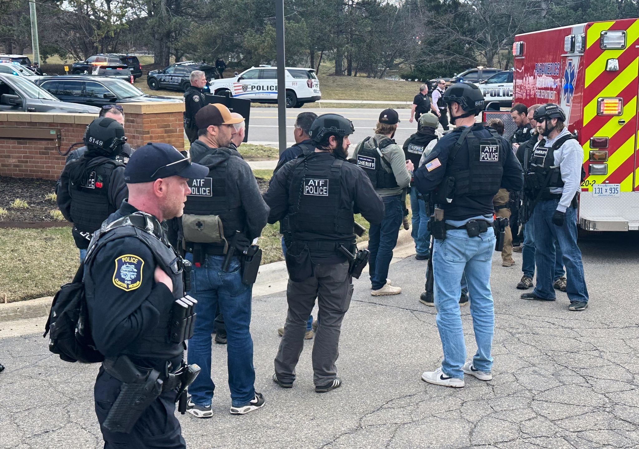 Fahrzeug fährt in Michigan in Synagoge