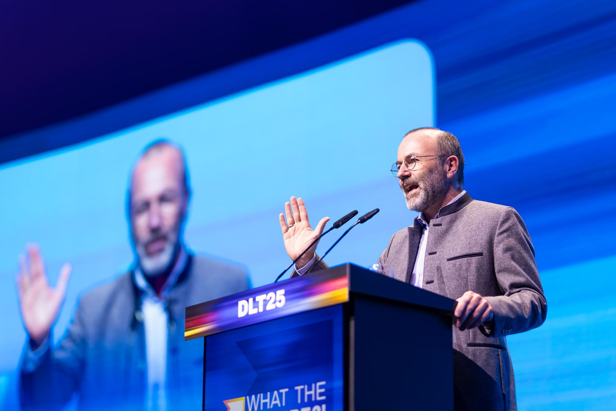 Interne Chats belegen Kooperation von Webers EVP mit Rechten